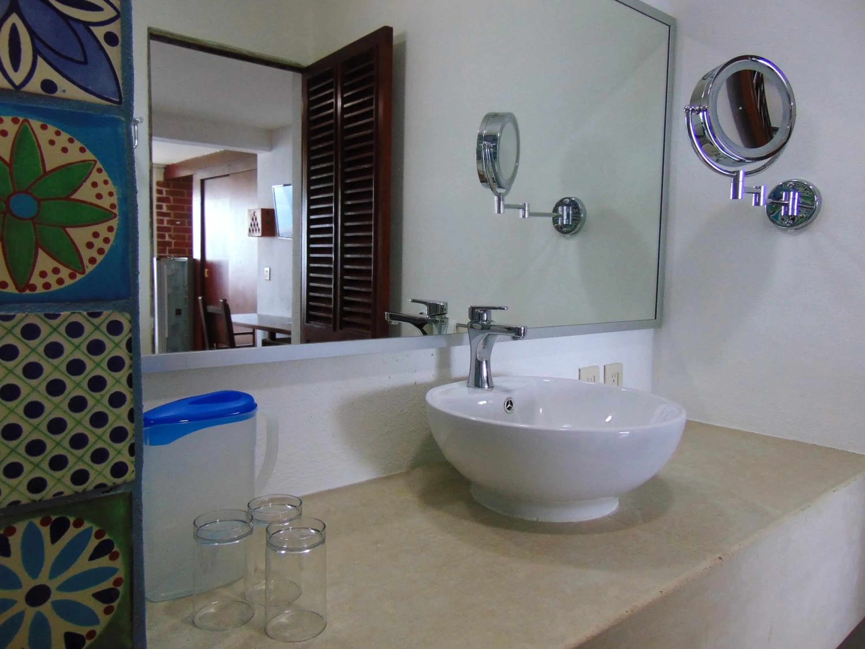 Property building in Hotel Rosita