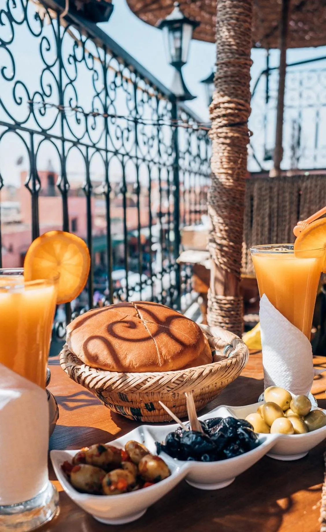 Breakfast in auberge restaurant tizgui