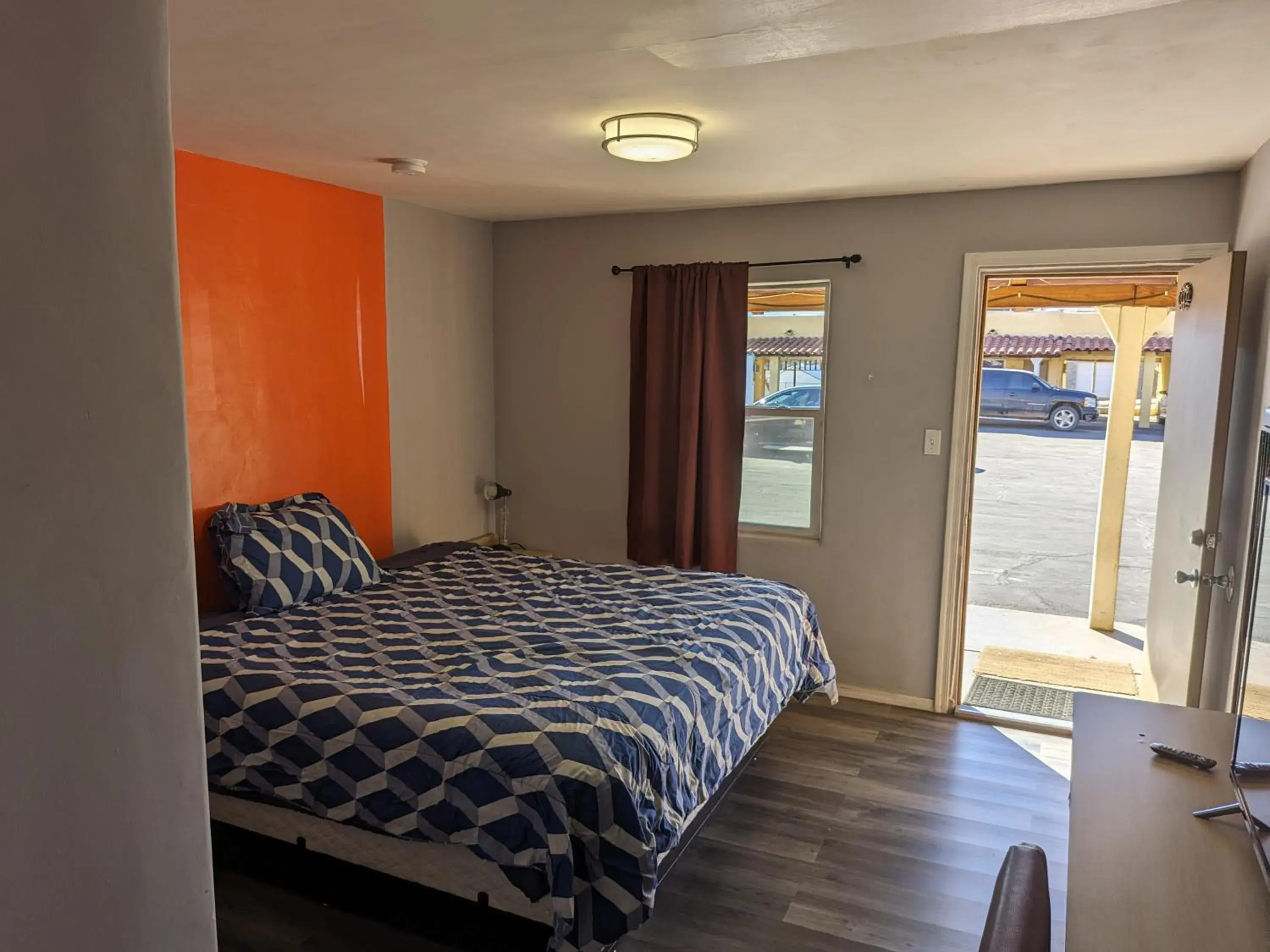 Bed in El Rey Motel Bed in El Rey Motel