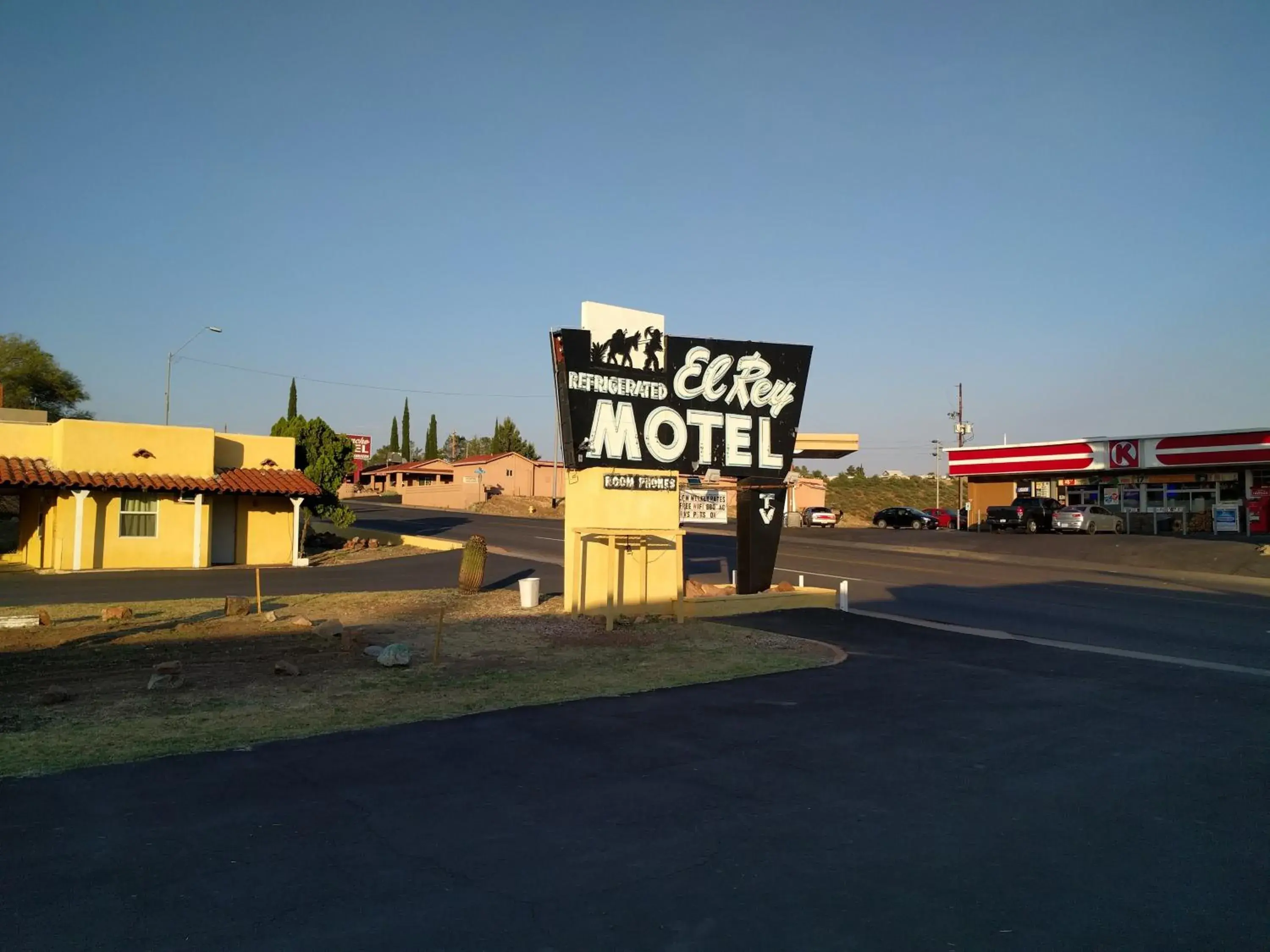 Property building in El Rey Motel Property building in El Rey Motel