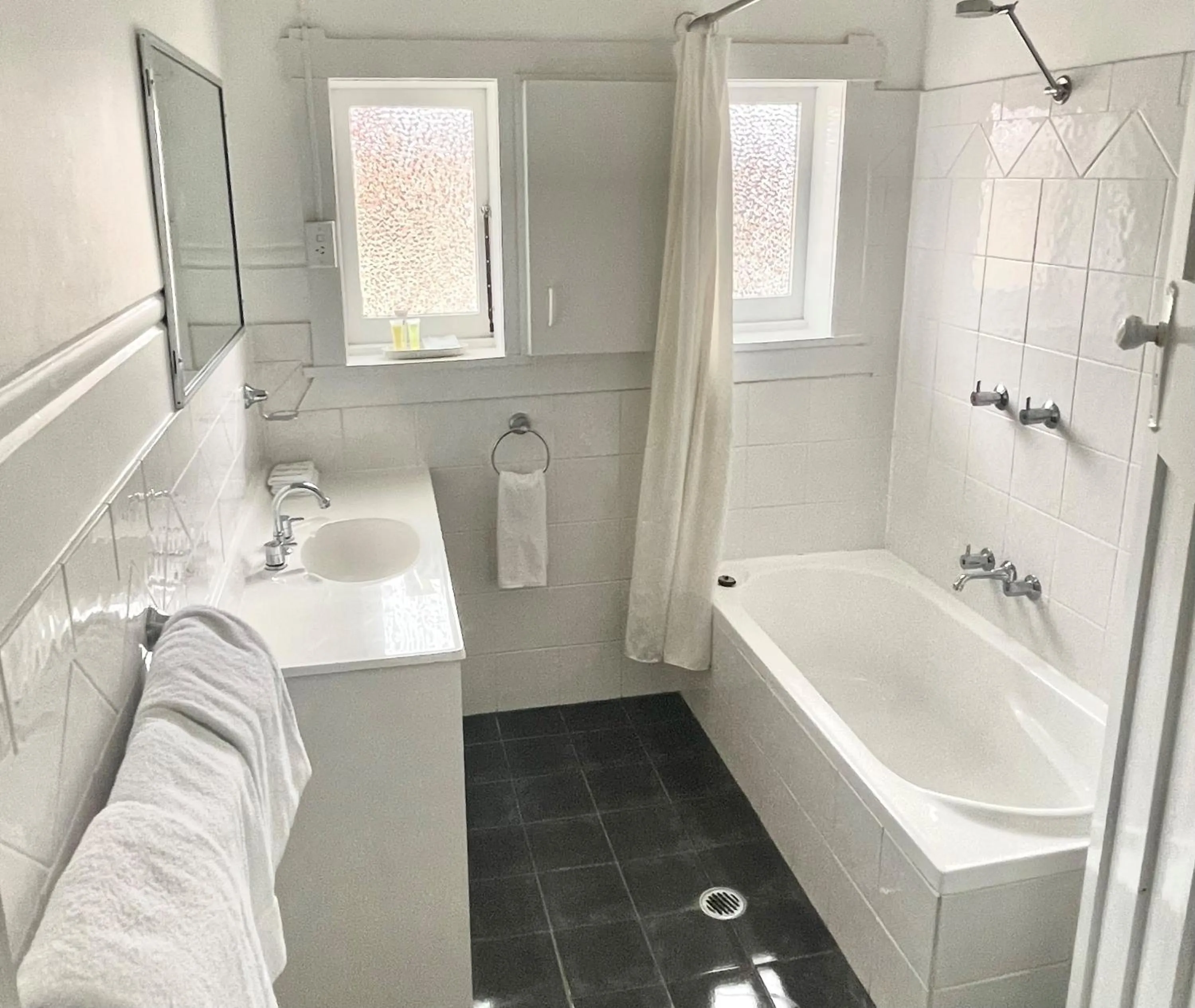 Shower in Heritage Inn Bathurst