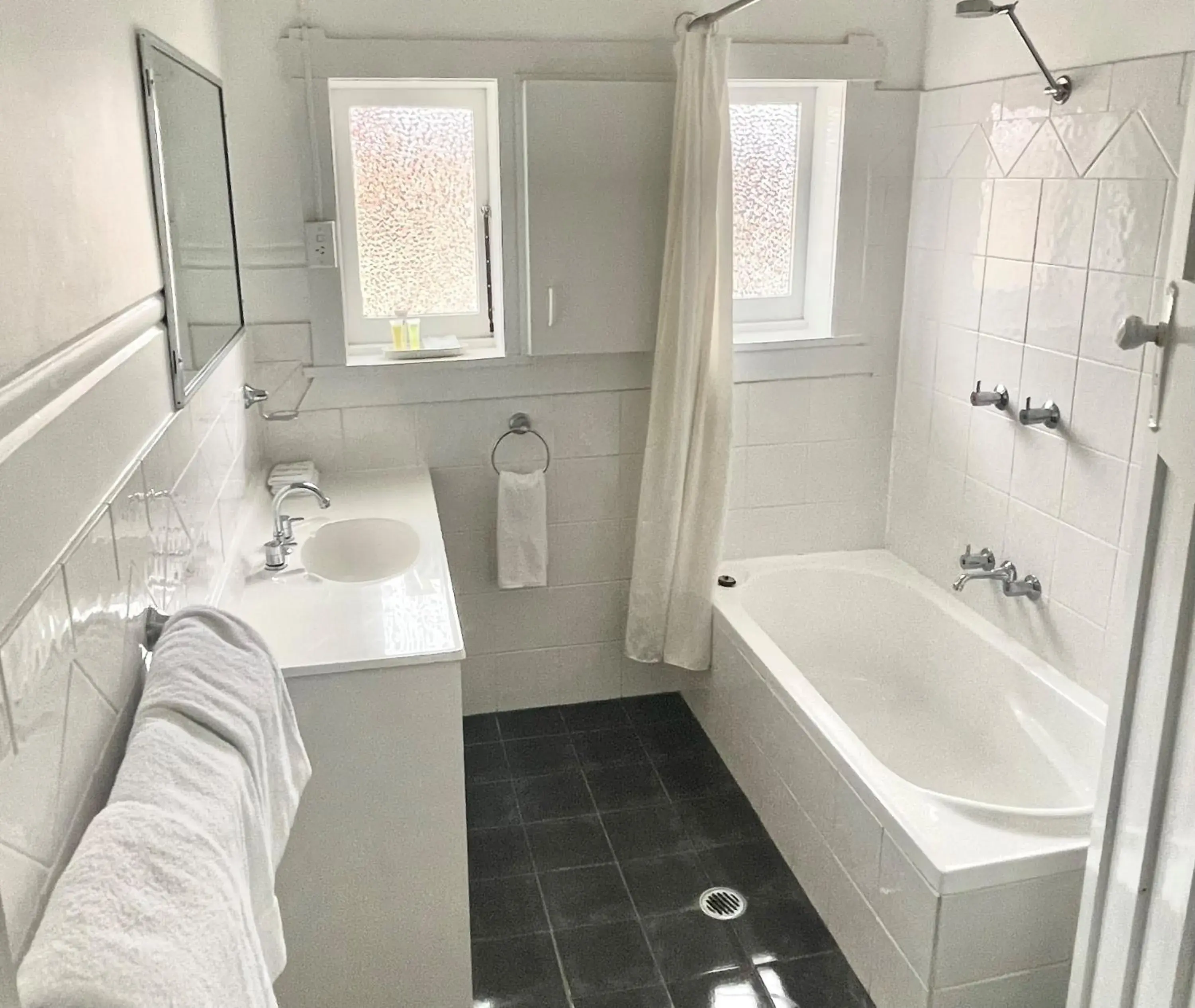 Shower in Heritage Inn Bathurst Shower in Heritage Inn Bathurst