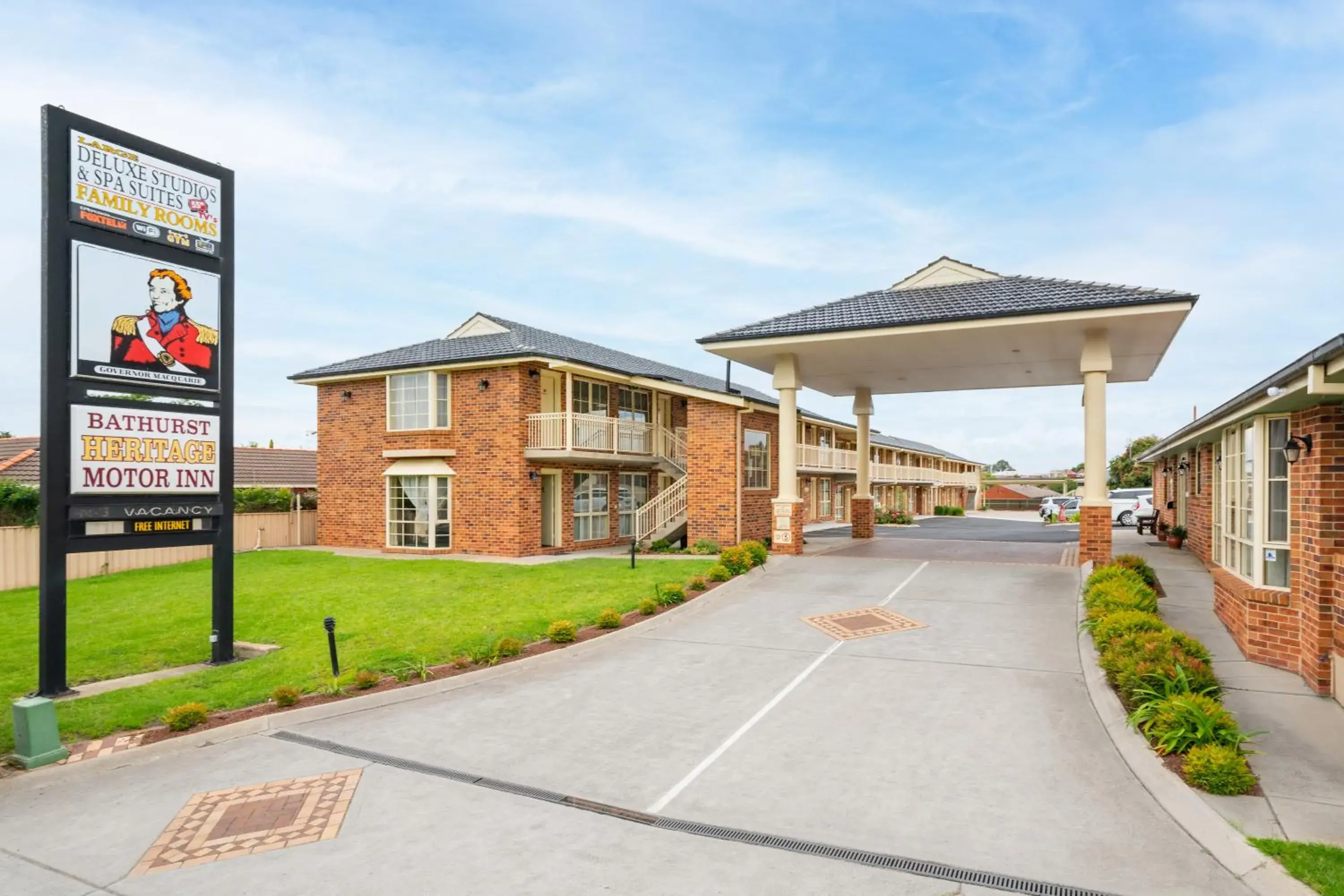 Property building in Heritage Inn Bathurst Property building in Heritage Inn Bathurst