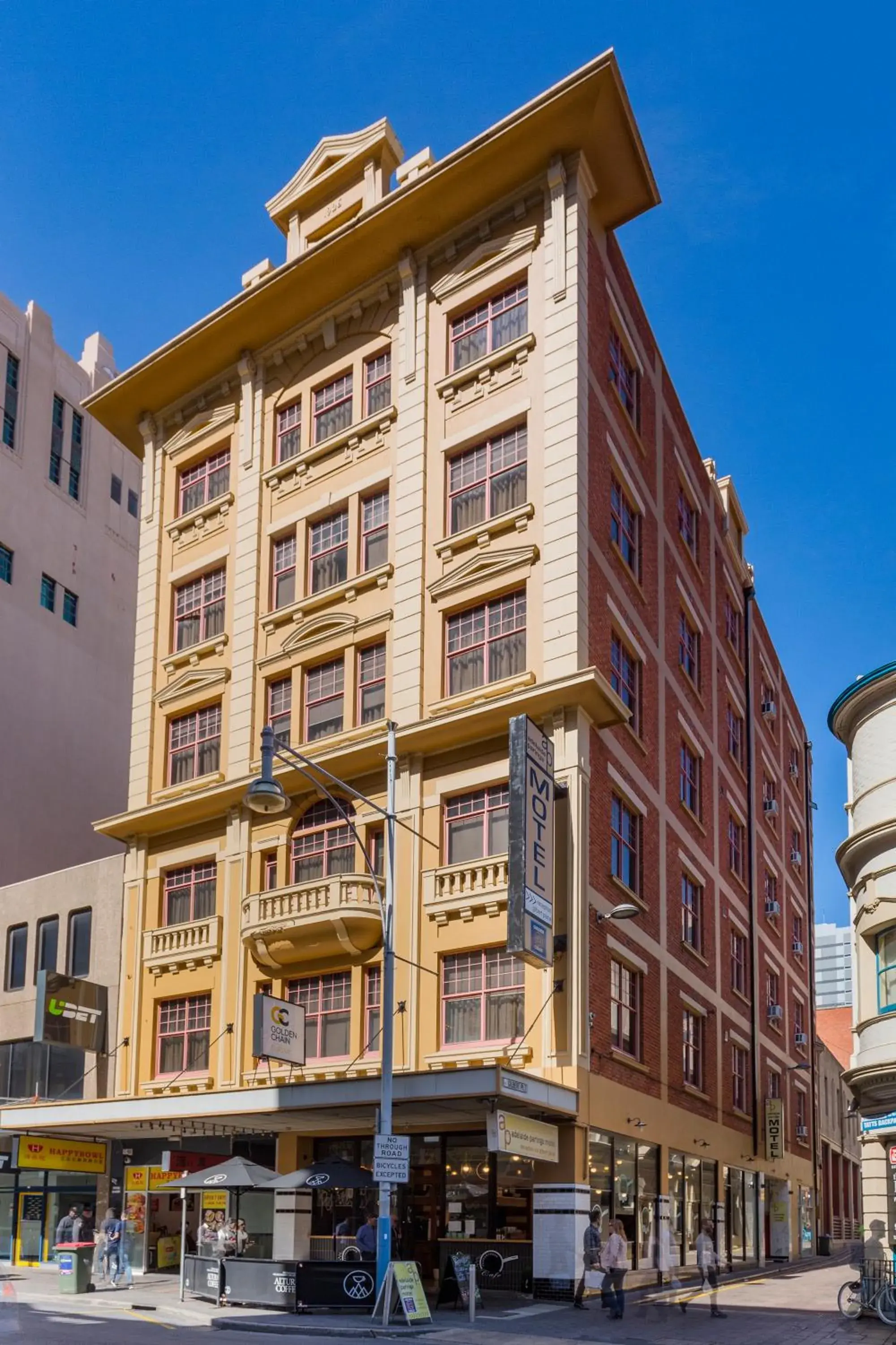 Property building in Adelaide Paringa Property building in Adelaide Paringa