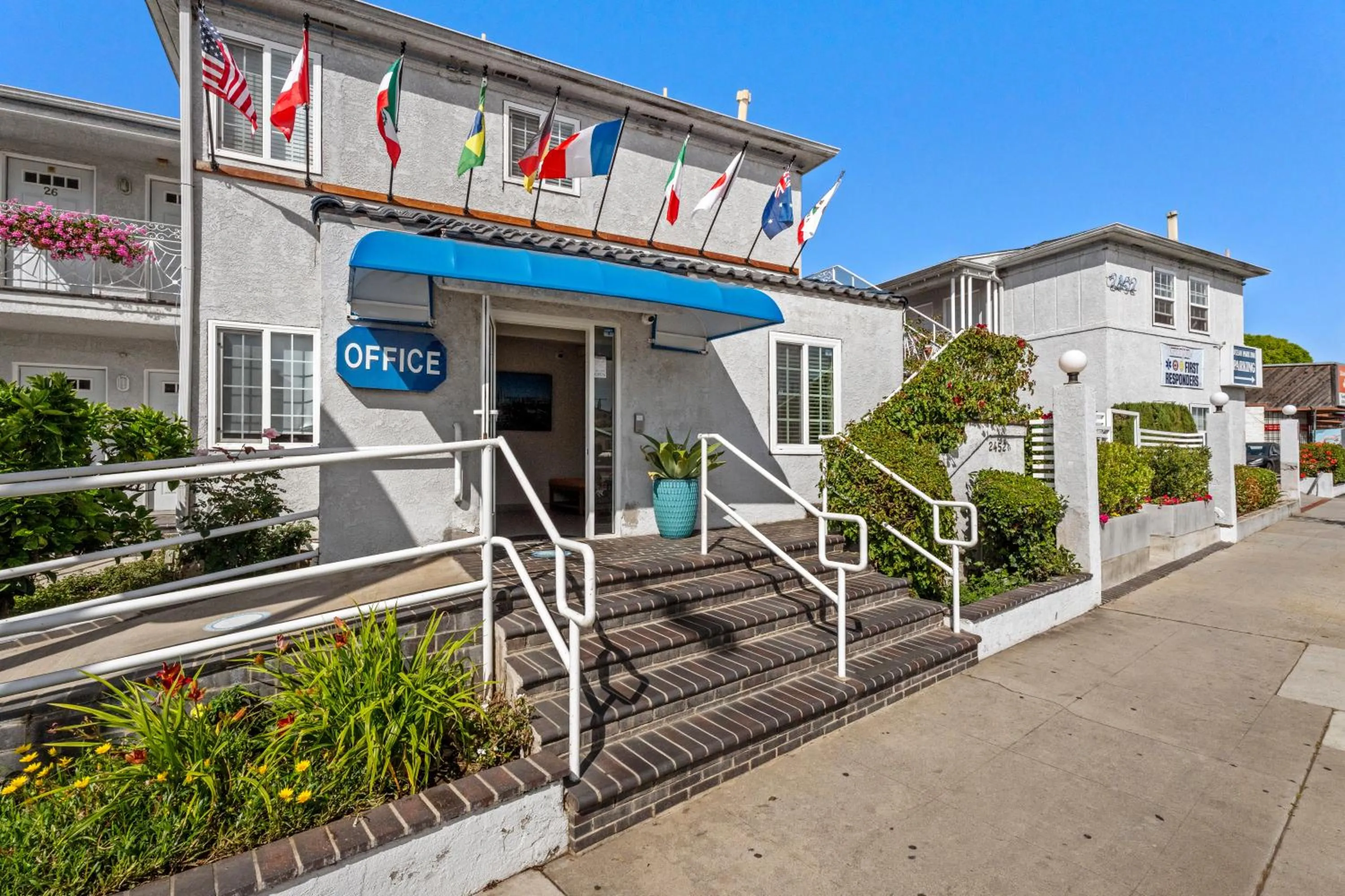 Property building in Ocean Park Inn