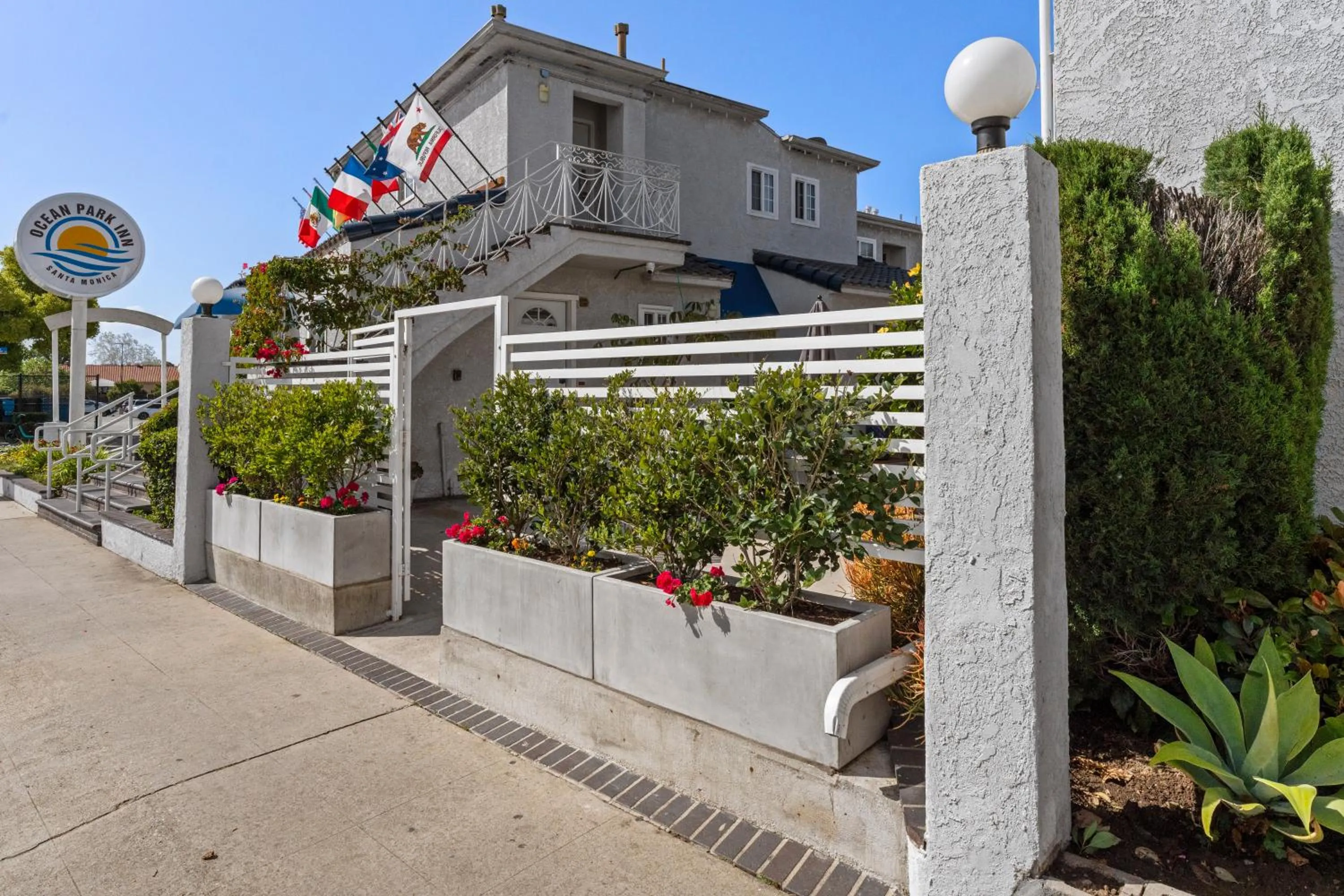 Property building in Ocean Park Inn