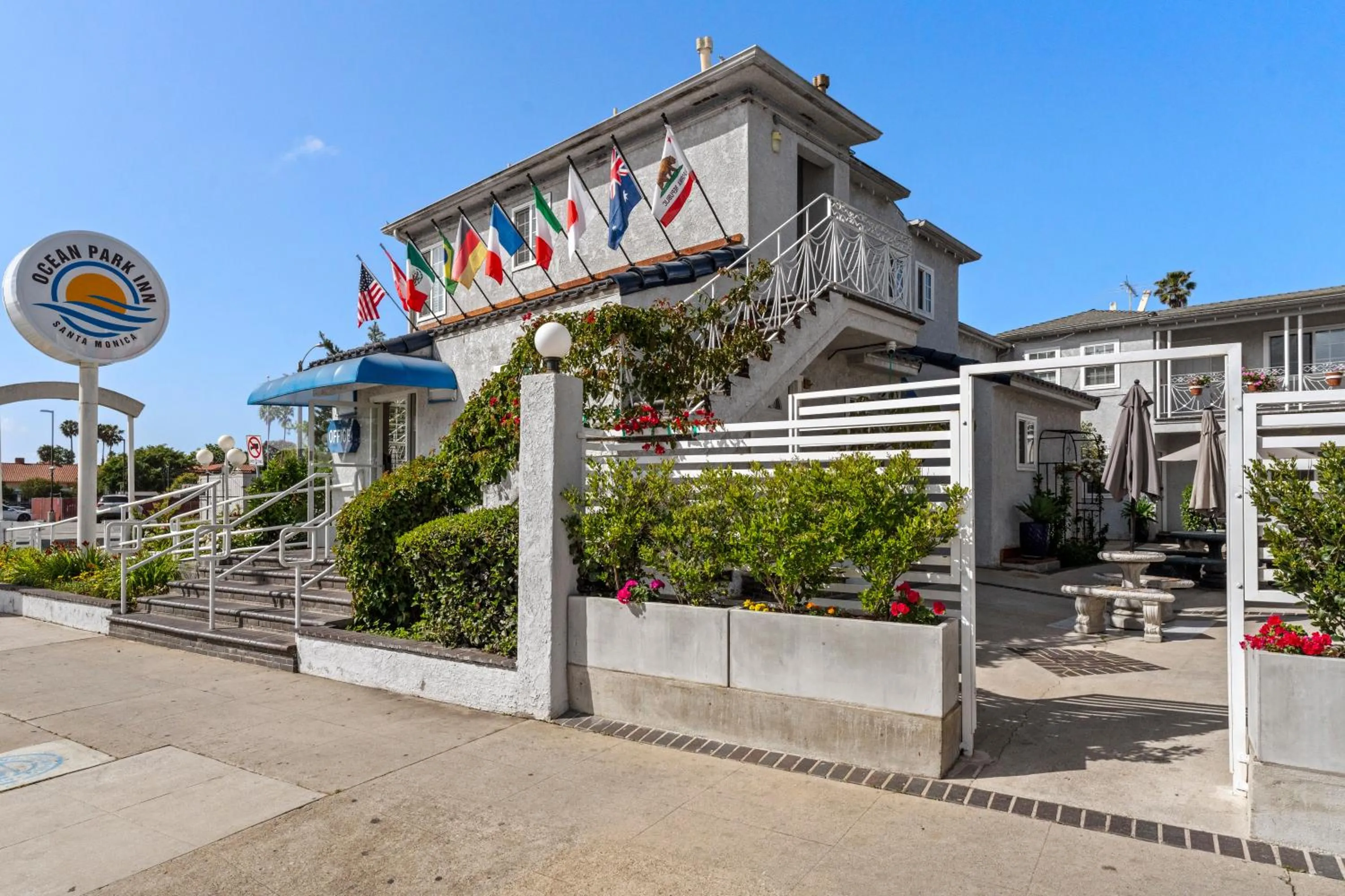 Property building in Ocean Park Inn