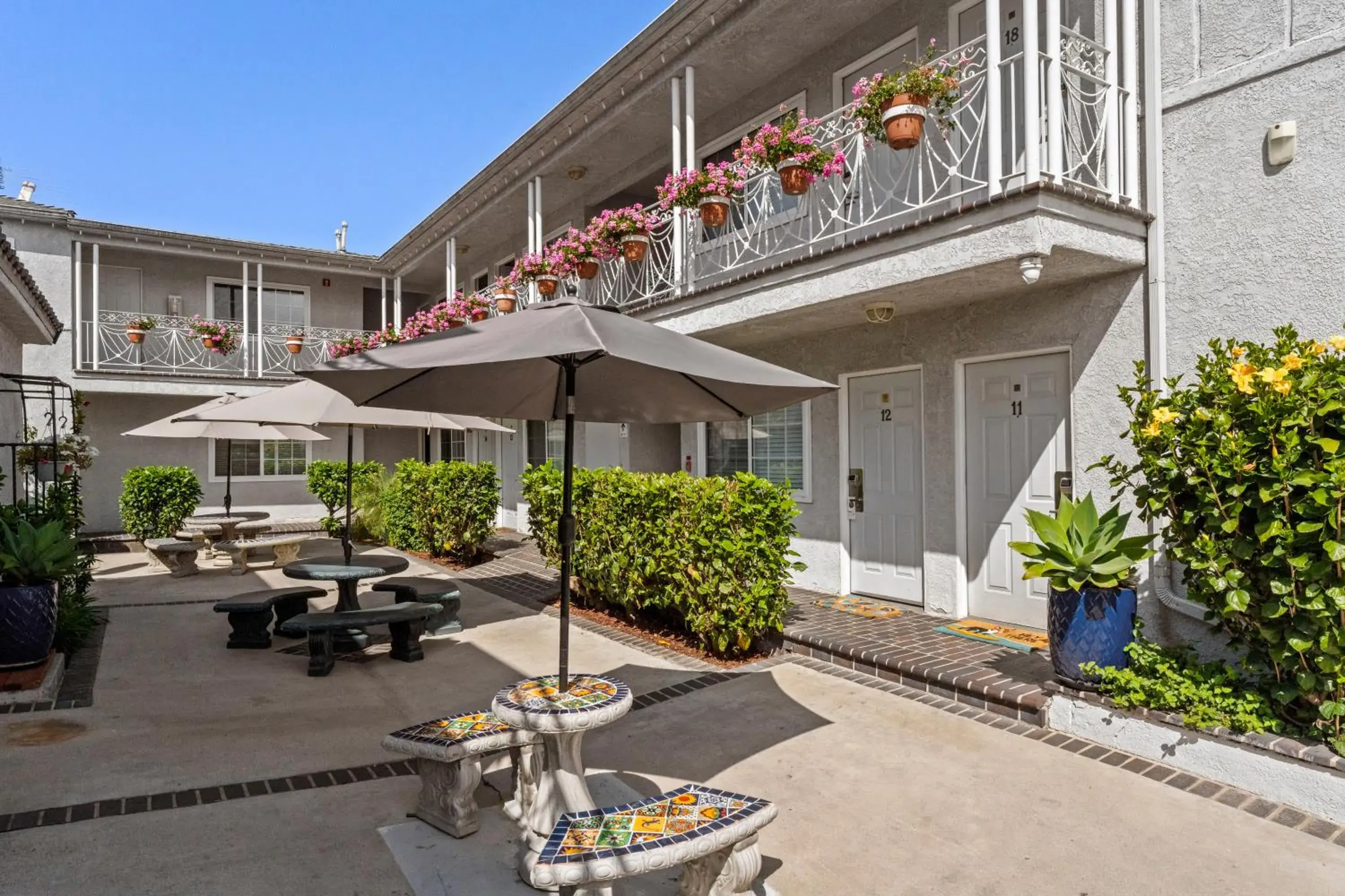 Inner courtyard view in Ocean Park Inn Inner courtyard view in Ocean Park Inn