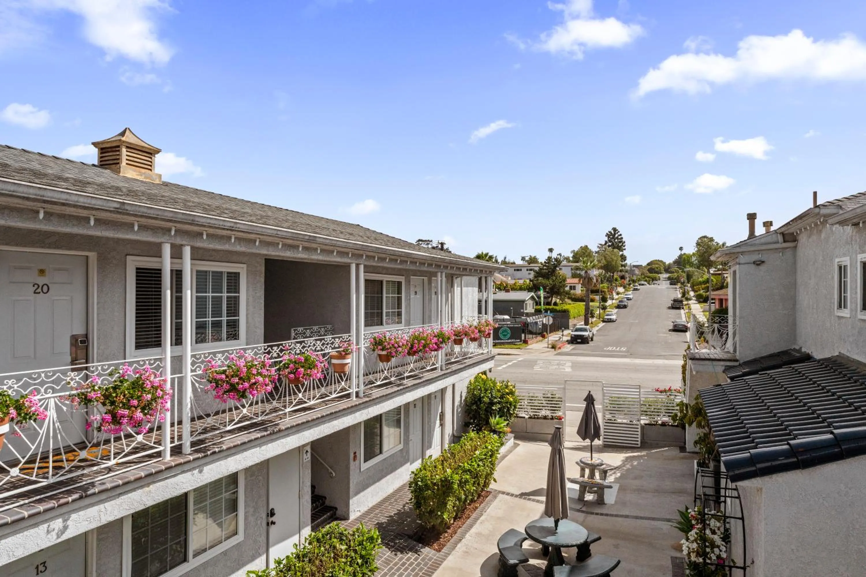 Inner courtyard view in Ocean Park Inn
