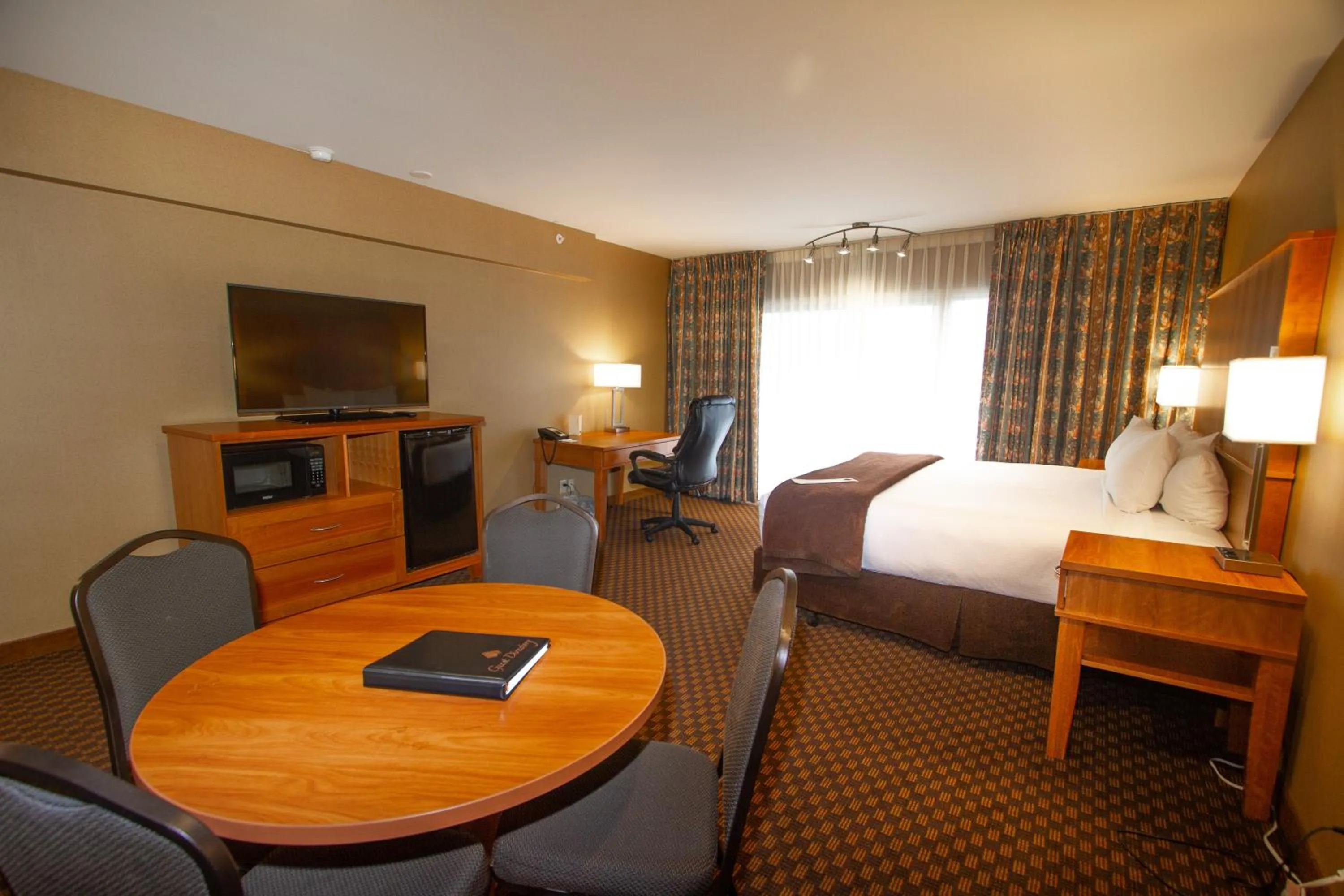 Bed in Mirabeau Park Hotel