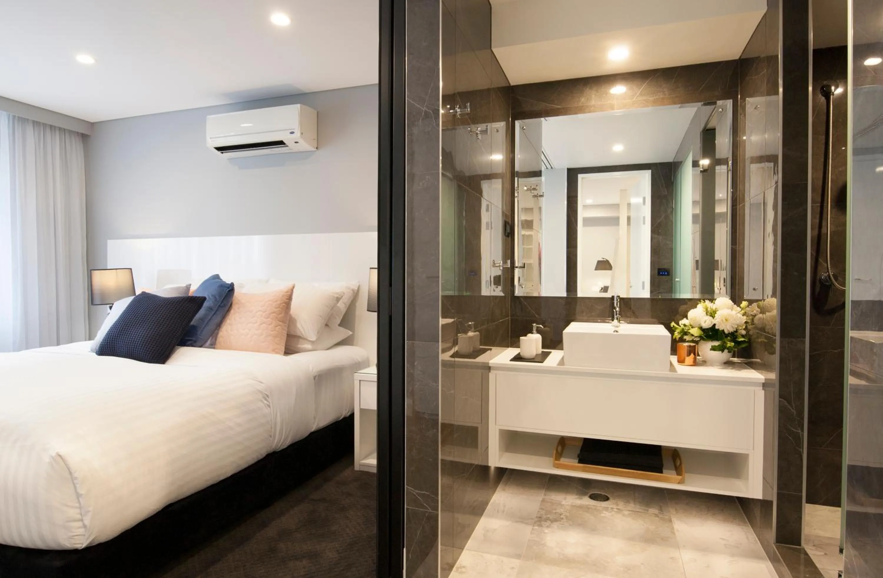 Photo of the whole room, Bed in Canberra Rex Hotel