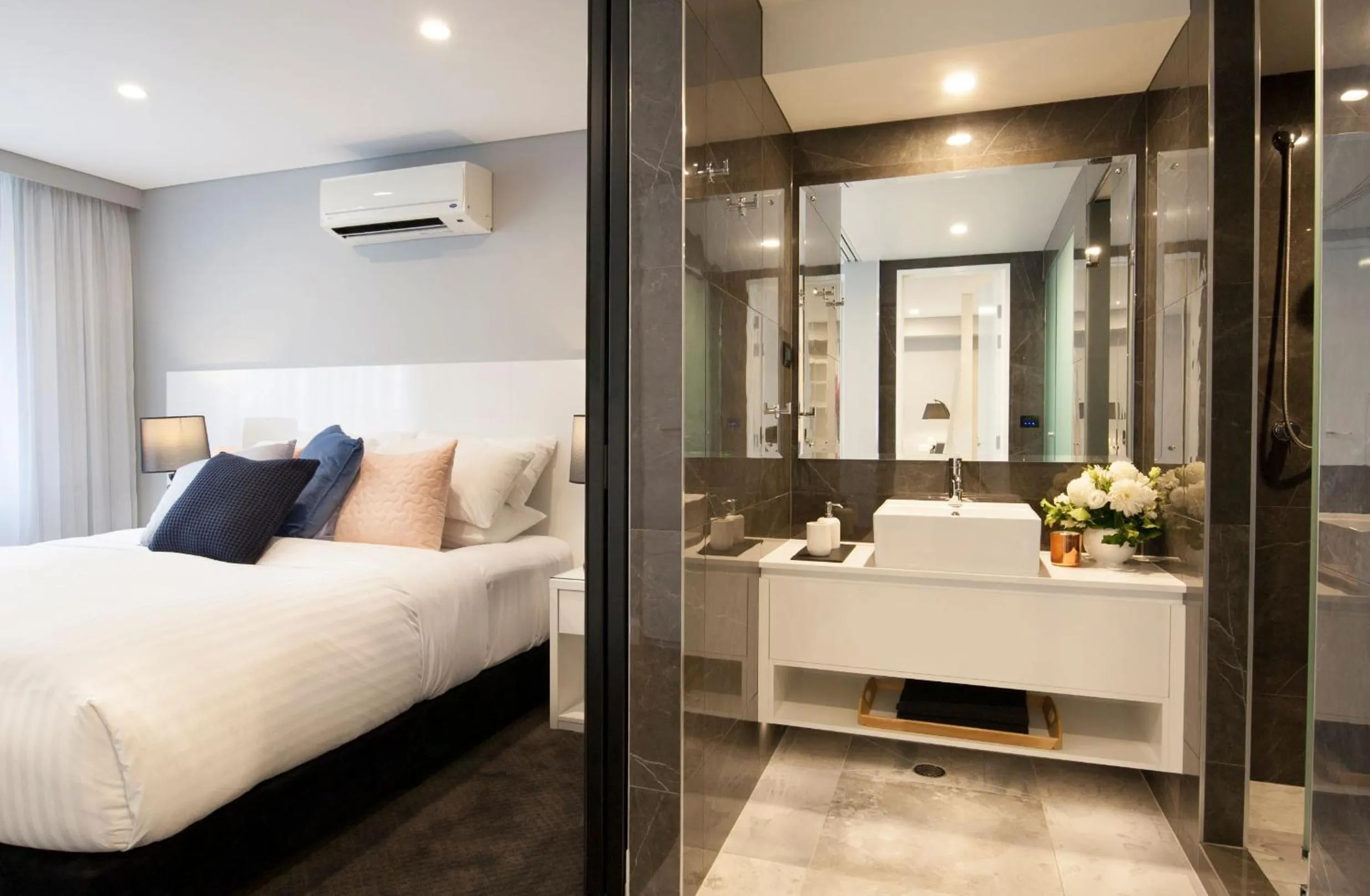 Bedroom, Bed in Canberra Rex Hotel