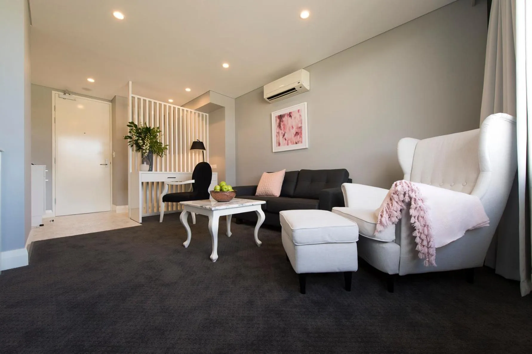 Facade/entrance in Canberra Rex Hotel