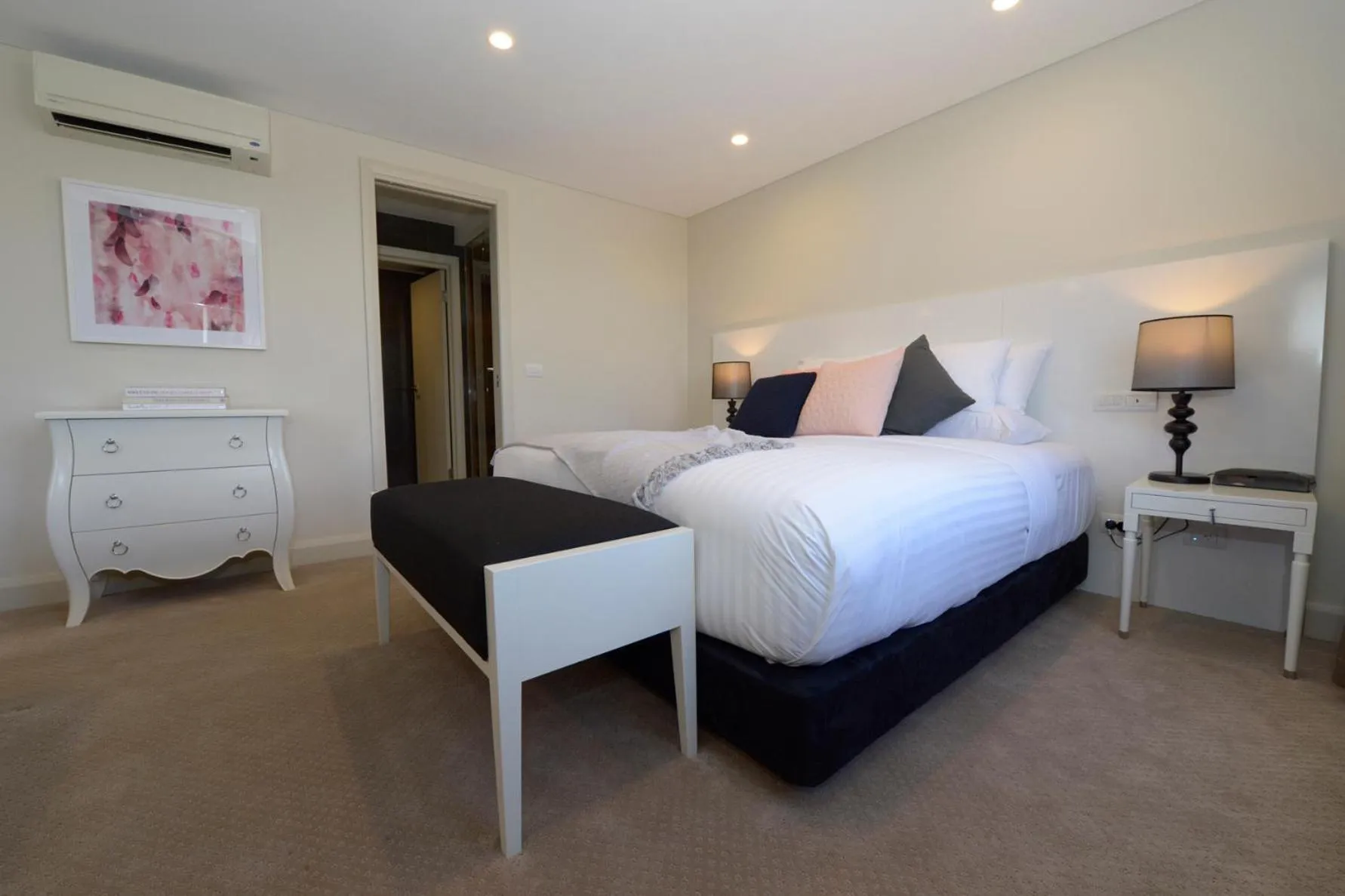 Photo of the whole room, Bed in Canberra Rex Hotel