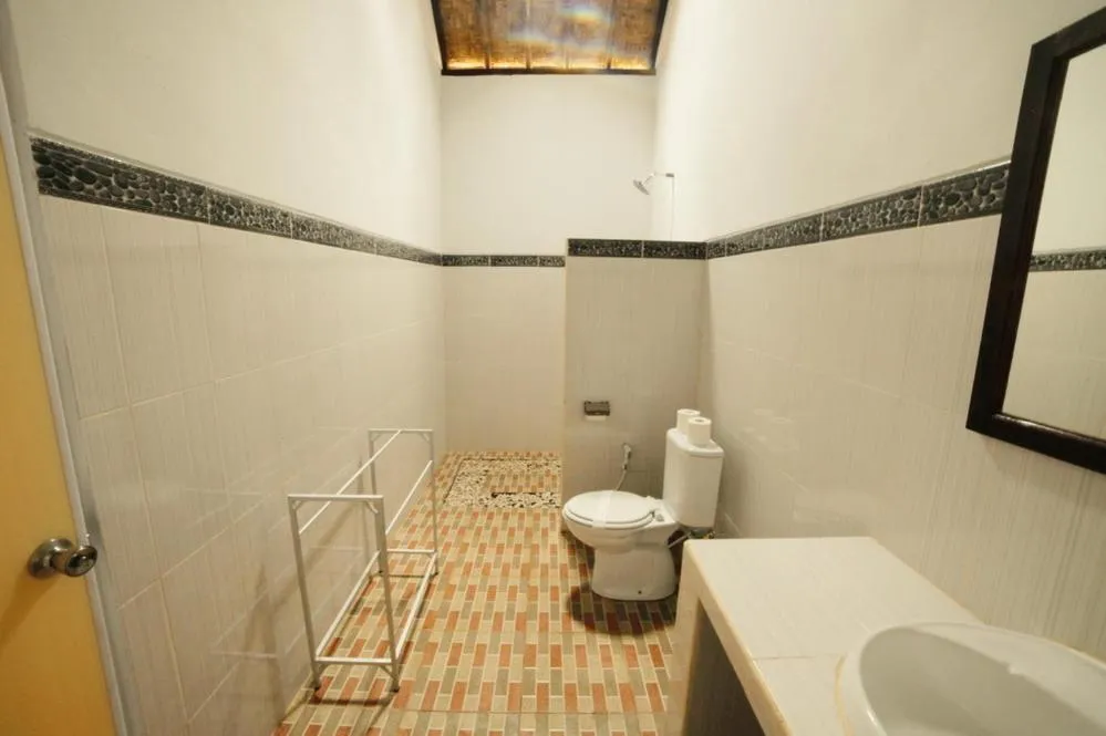 Bathroom in Warung Ary & Home Stay