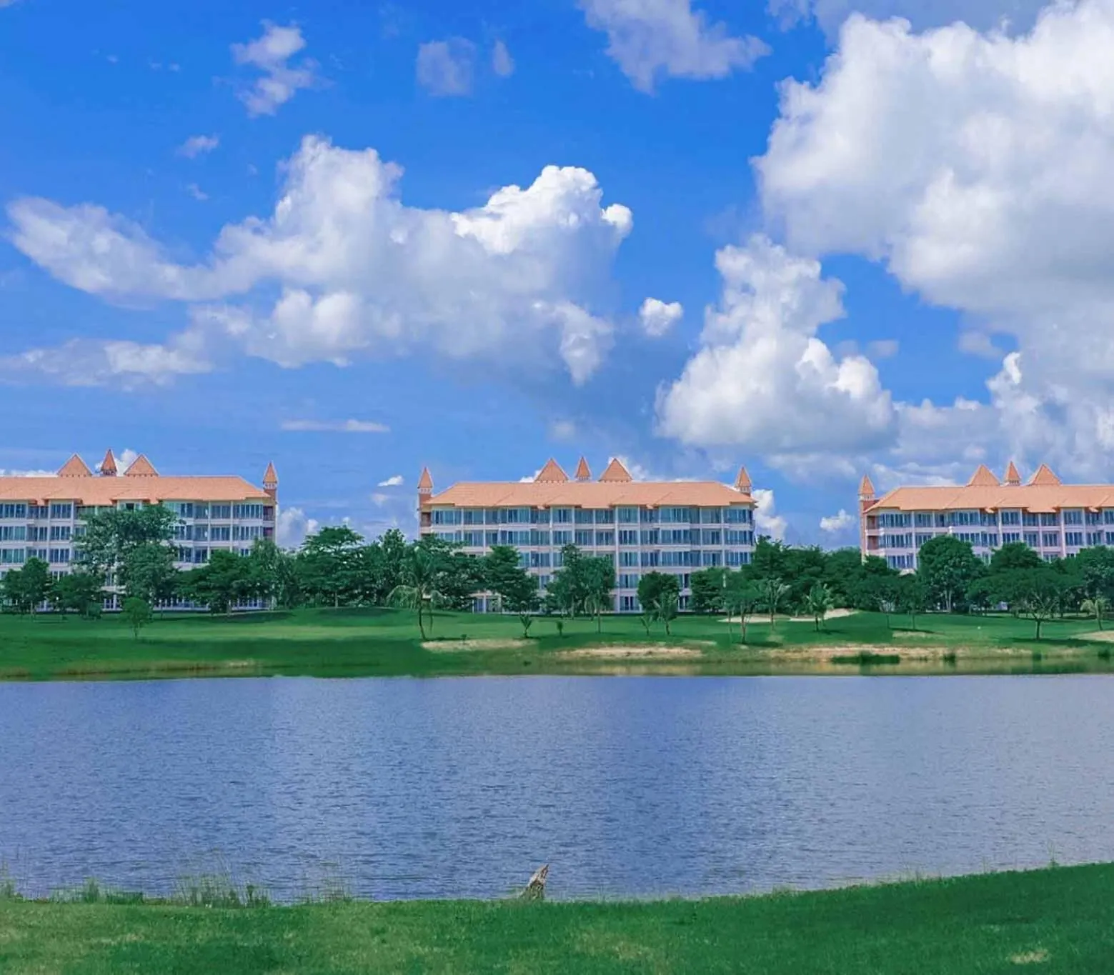 Happy City Golf & Resort