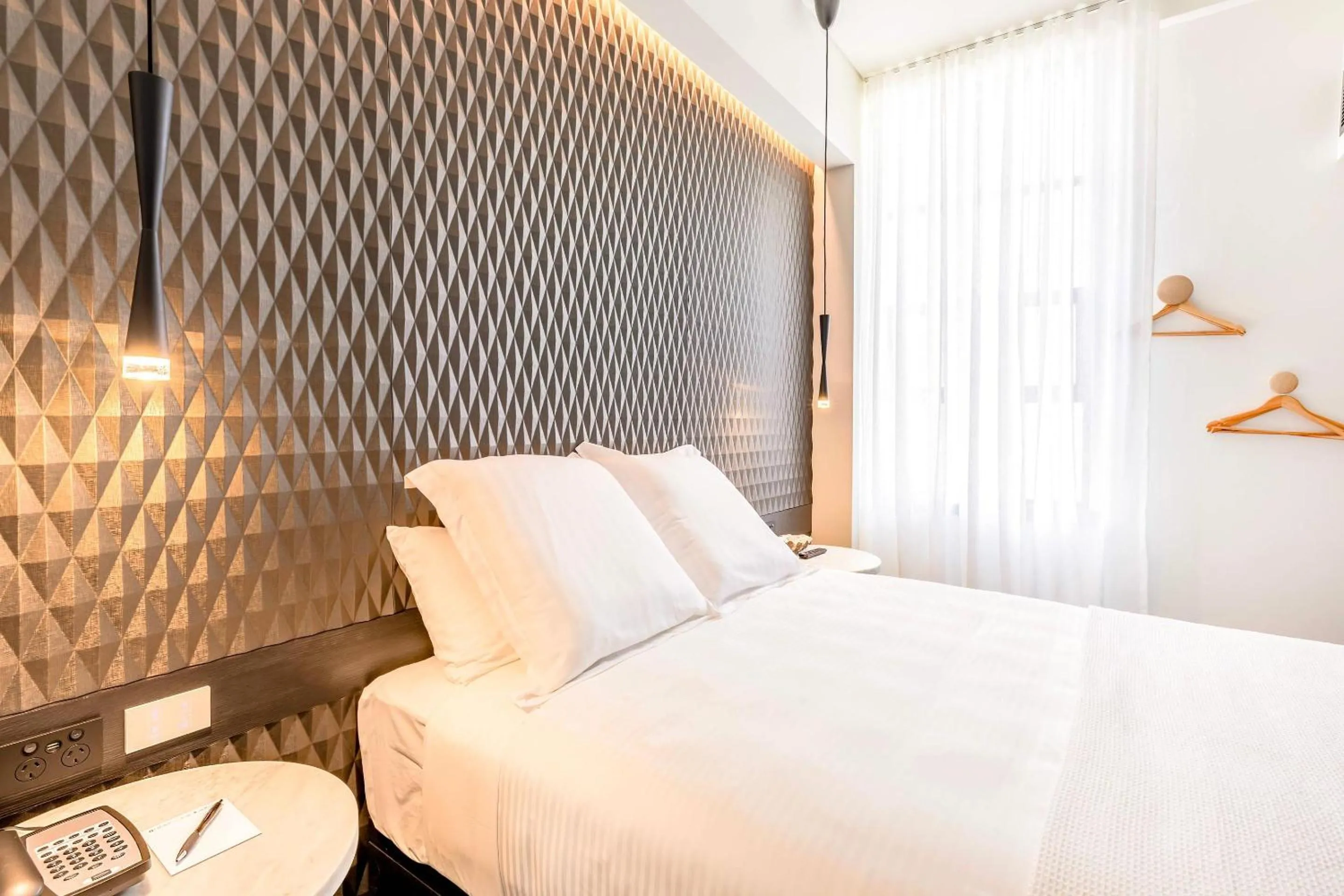 Bedroom, Bed in Castlereagh Boutique Hotel, an Ascend Collection Hotel