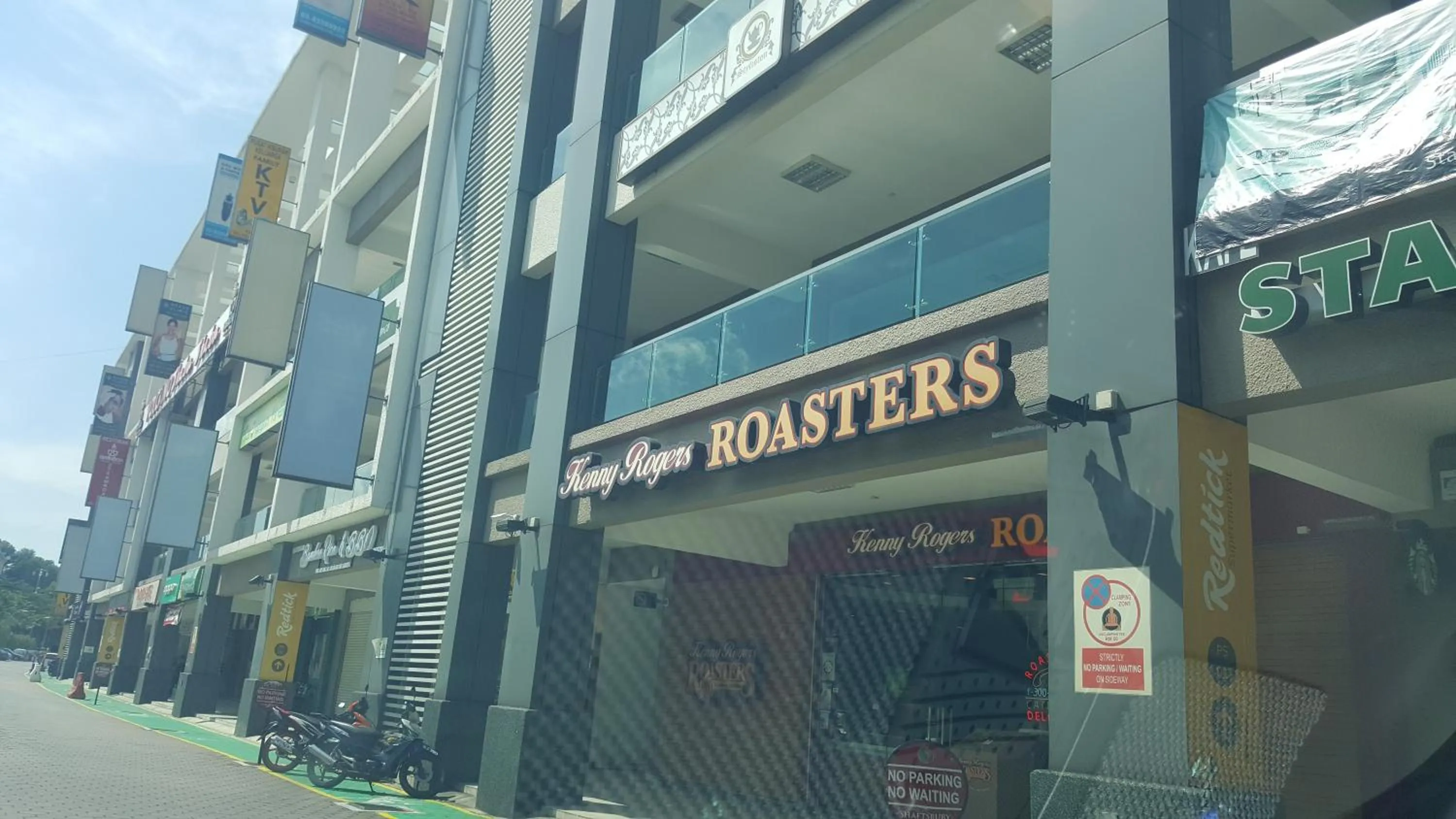 Restaurant/places to eat in Residence @ Shaftsbury Cyberjaya