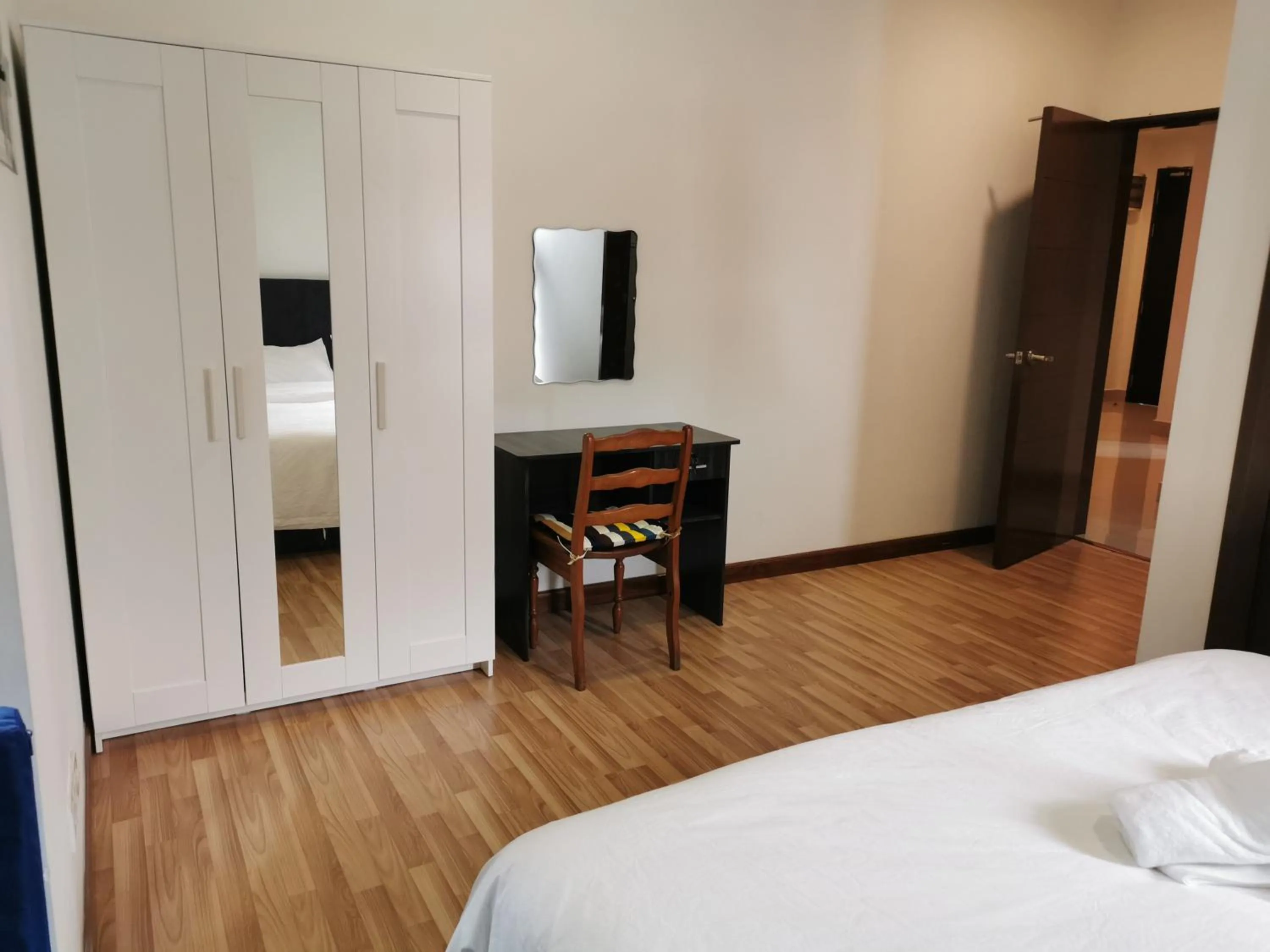 Photo of the whole room, Bed in Residence @ Shaftsbury Cyberjaya