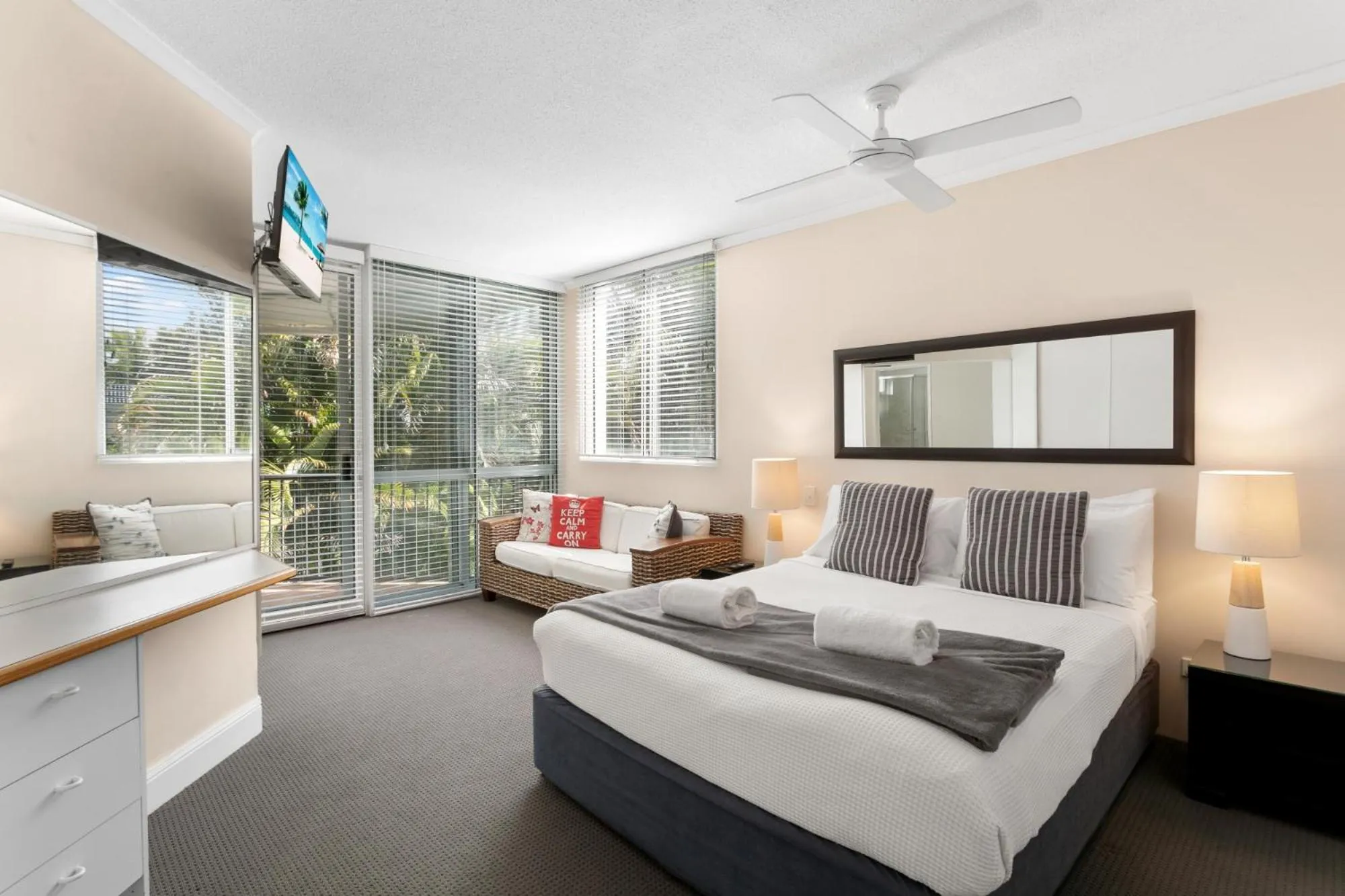 Bedroom, Bed in Noosa Tropicana