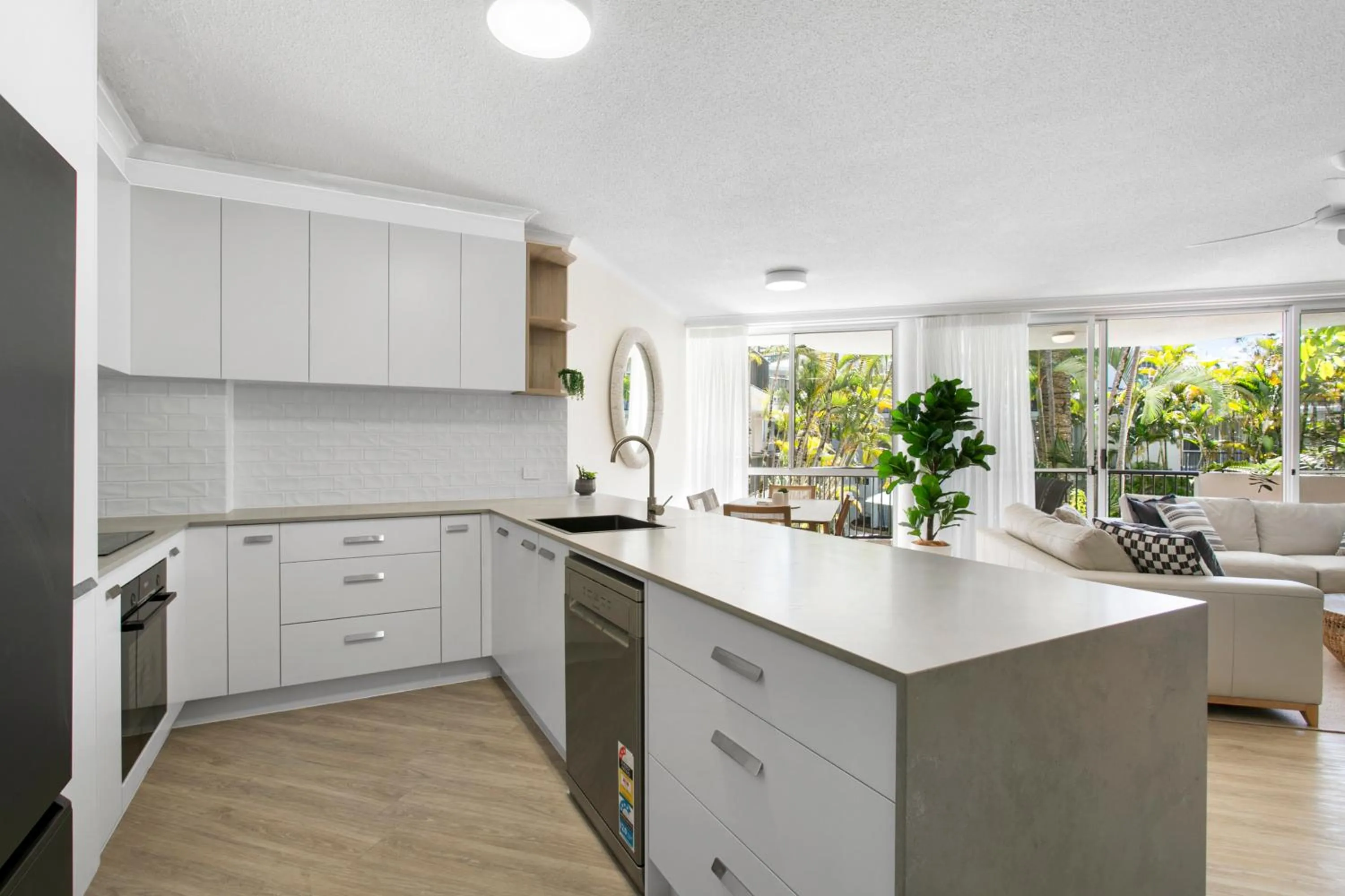Kitchen or kitchenette in Noosa Tropicana