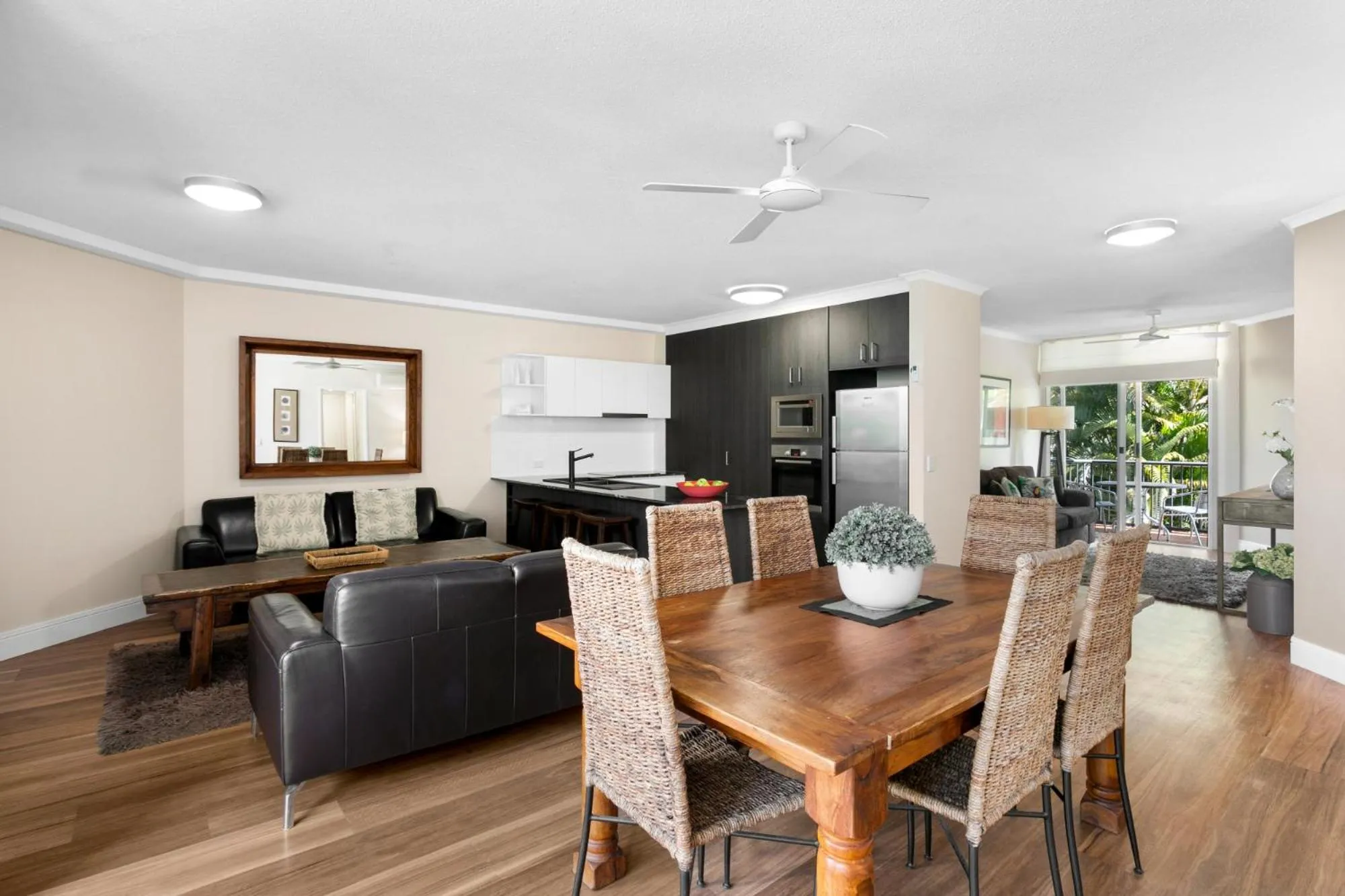 Kitchen or kitchenette in Noosa Tropicana