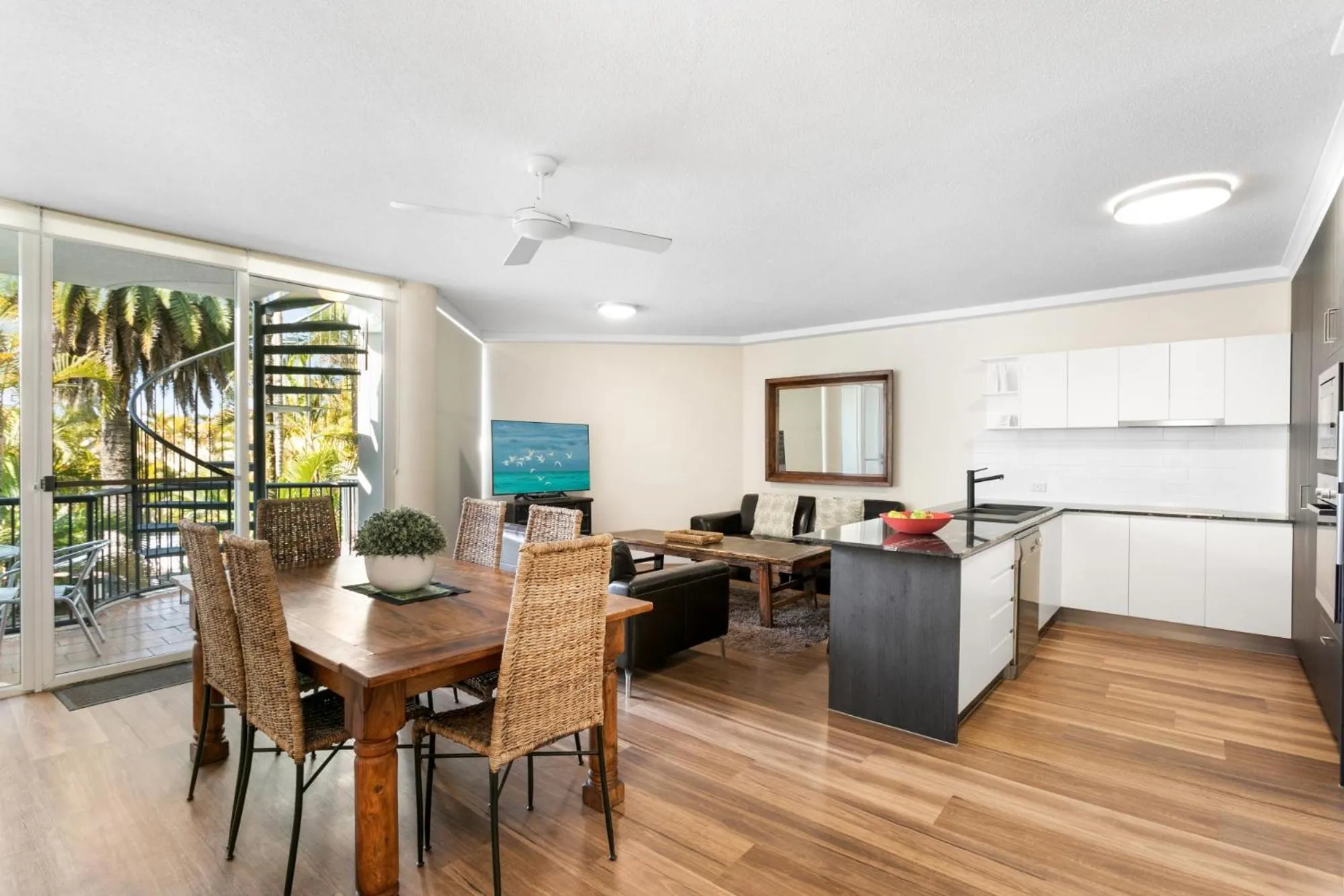 Dining area in Noosa Tropicana