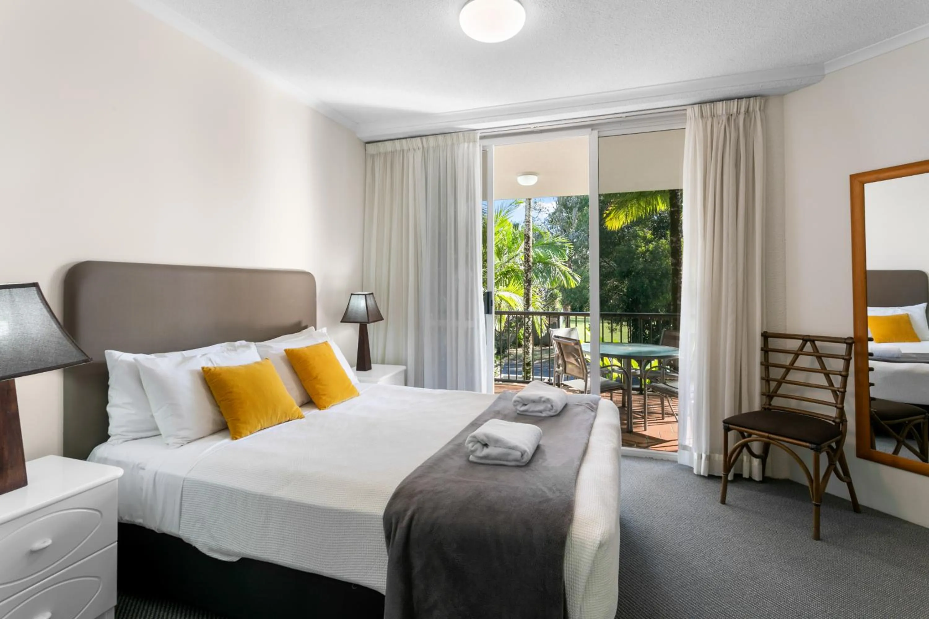 Bedroom, Bed in Noosa Tropicana