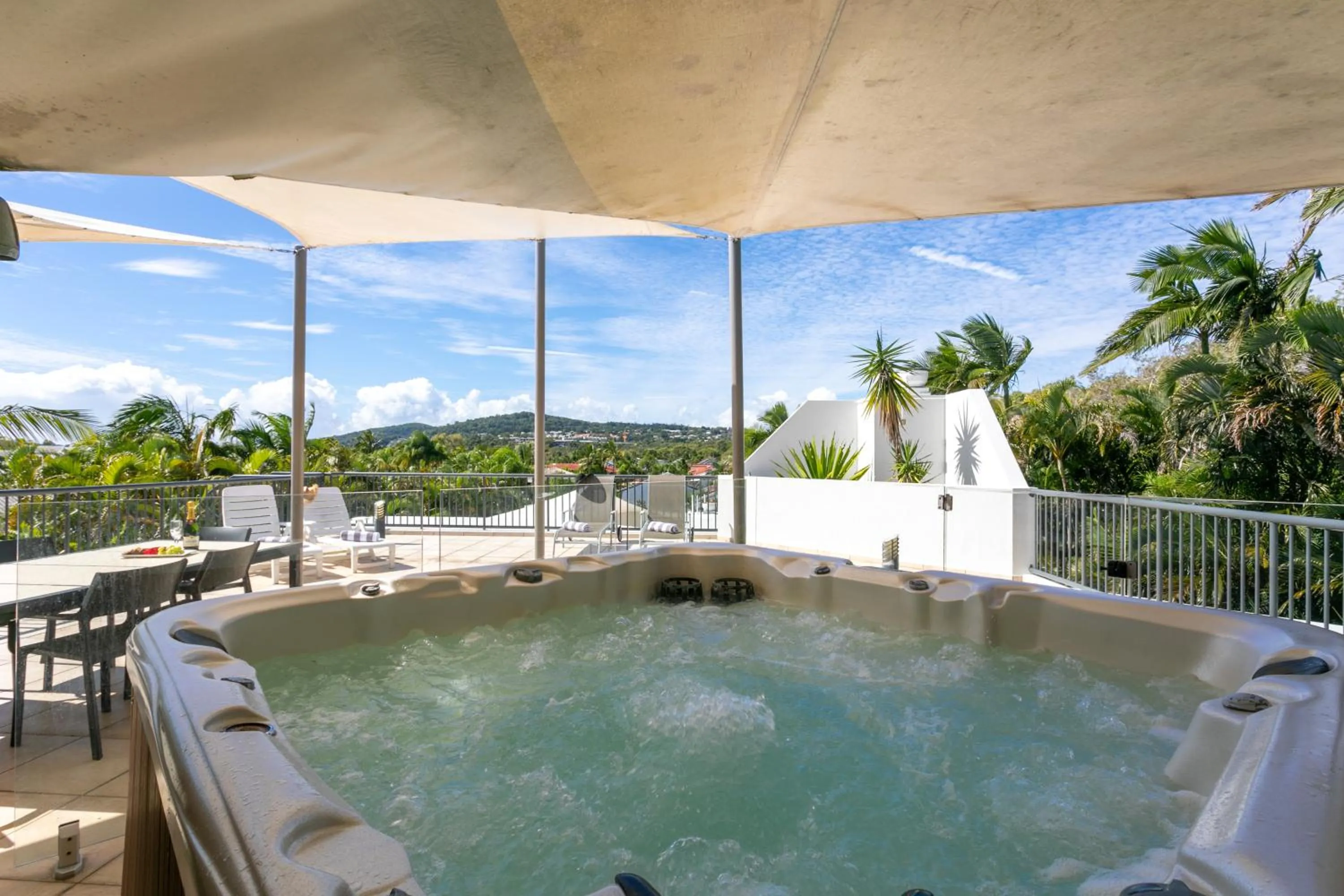 Hot Tub in Noosa Tropicana
