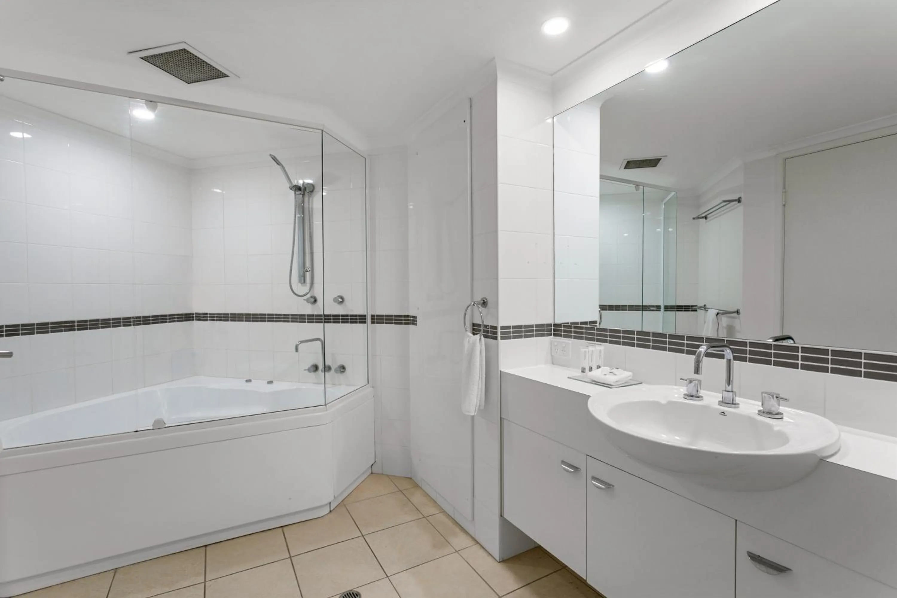 Bathroom in Noosa Tropicana