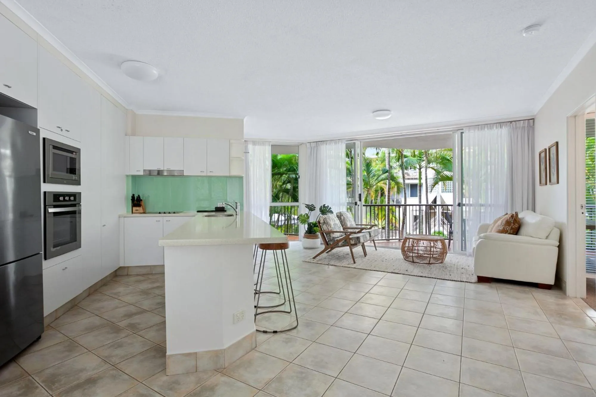 Kitchen or kitchenette in Noosa Tropicana