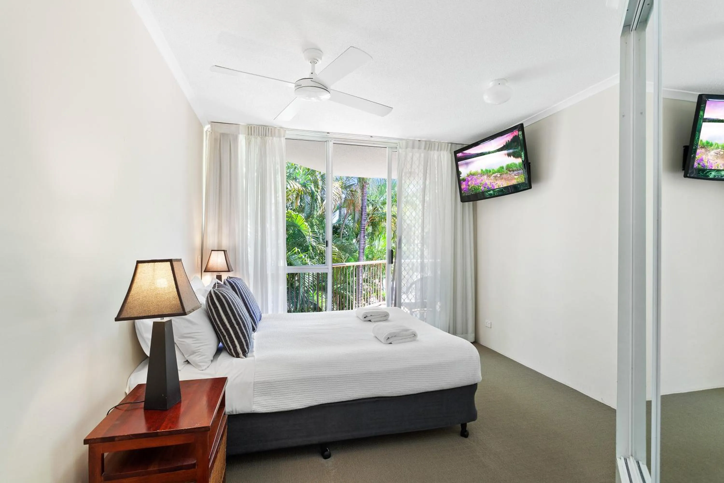 Bedroom, Bed in Noosa Tropicana