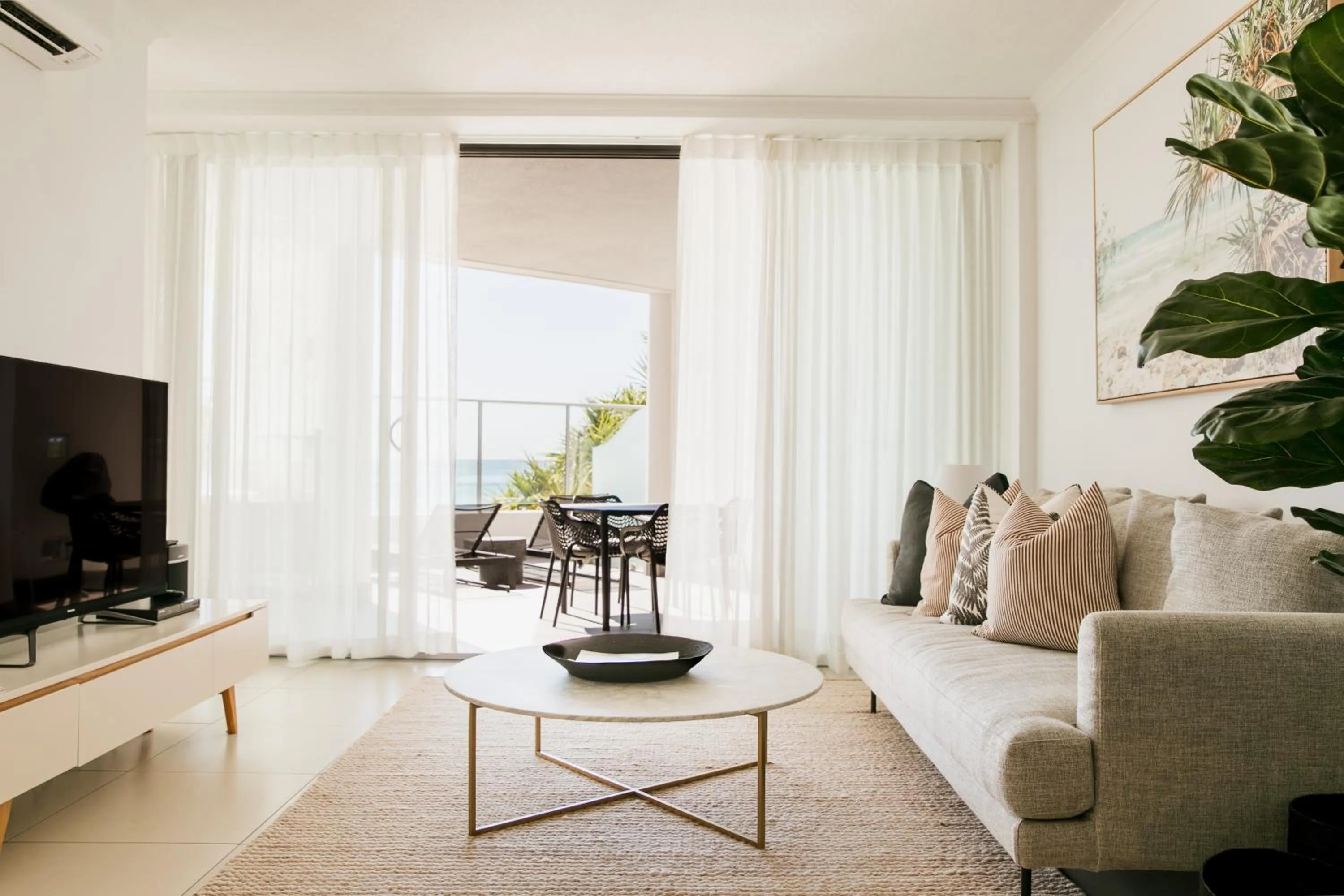 TV and multimedia in On The Beach Noosa Resort