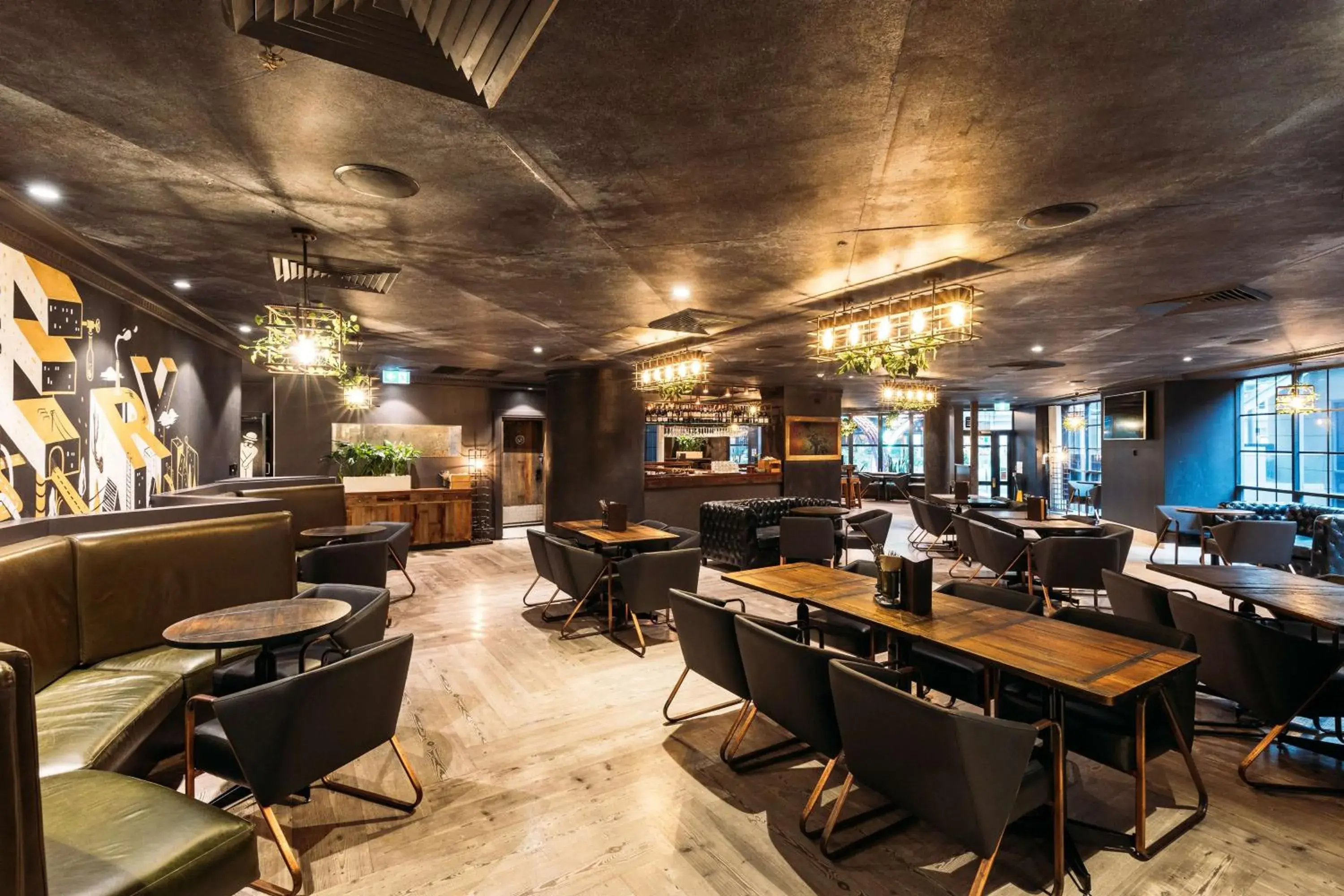 Lounge or bar in Rydges World Square Lounge or bar in Rydges World Square