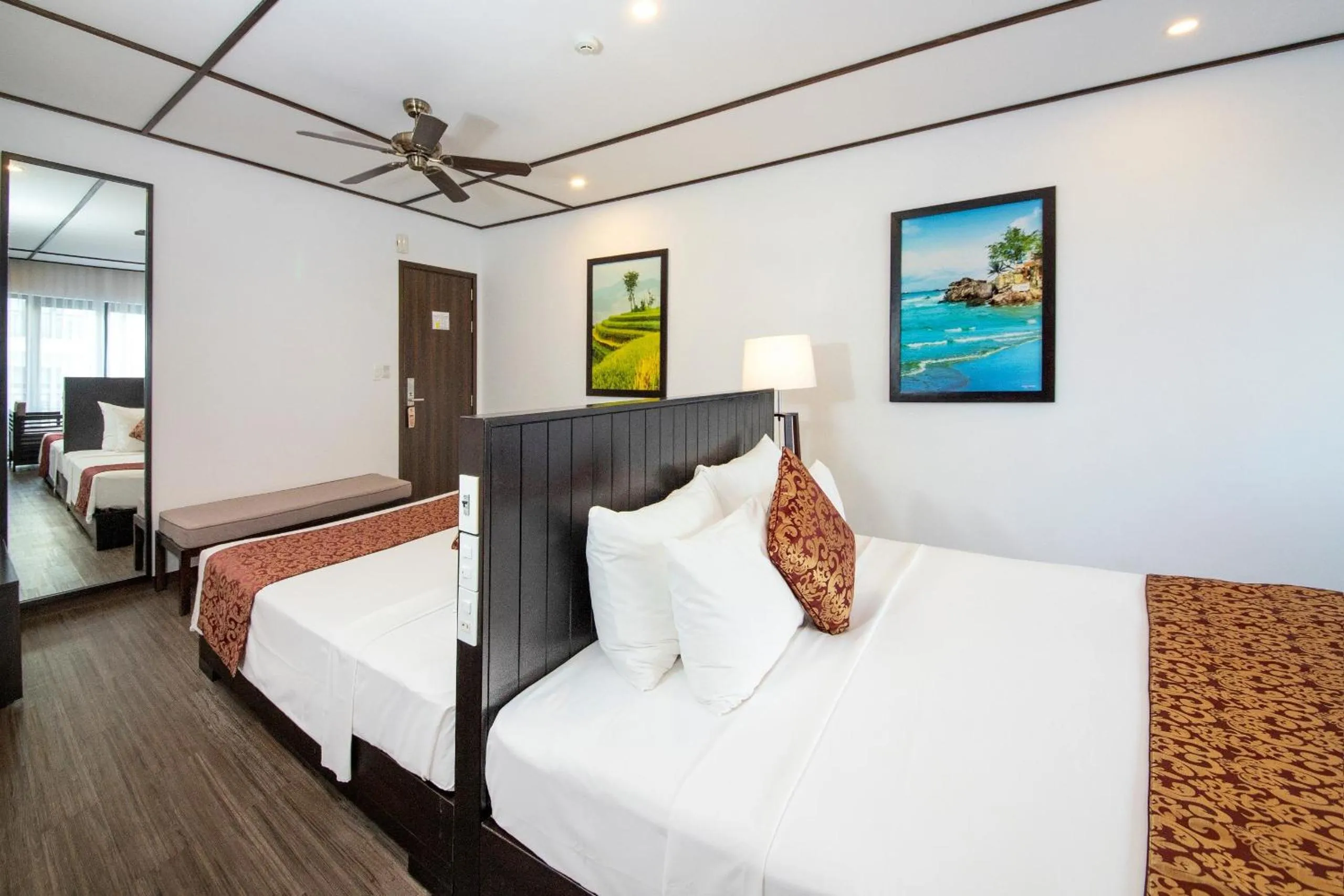 Property building, Bed in White Lotus Hotel Hoian