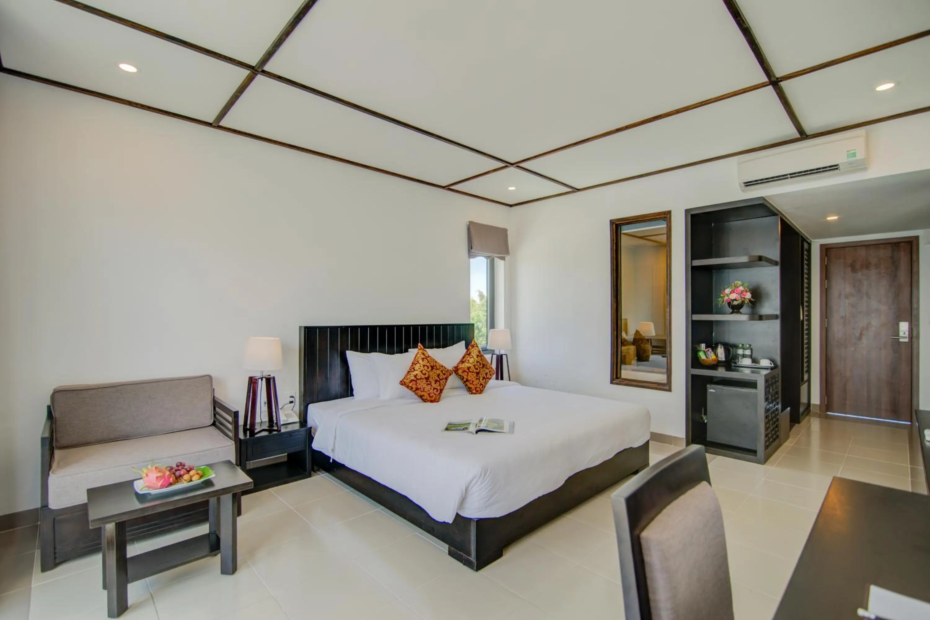 Property building, Bed in White Lotus Hotel Hoian