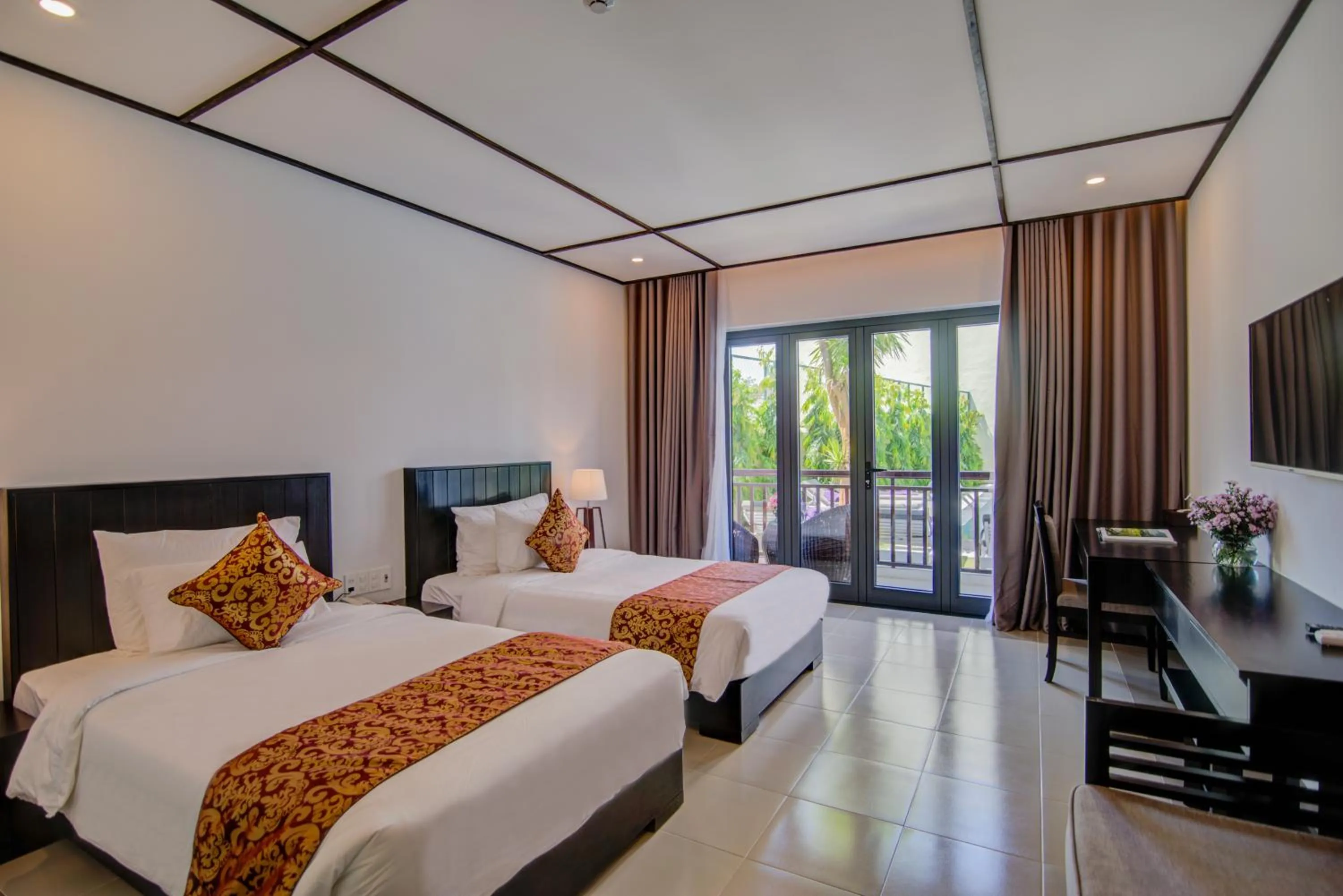 Living room, Bed in White Lotus Hotel Hoian