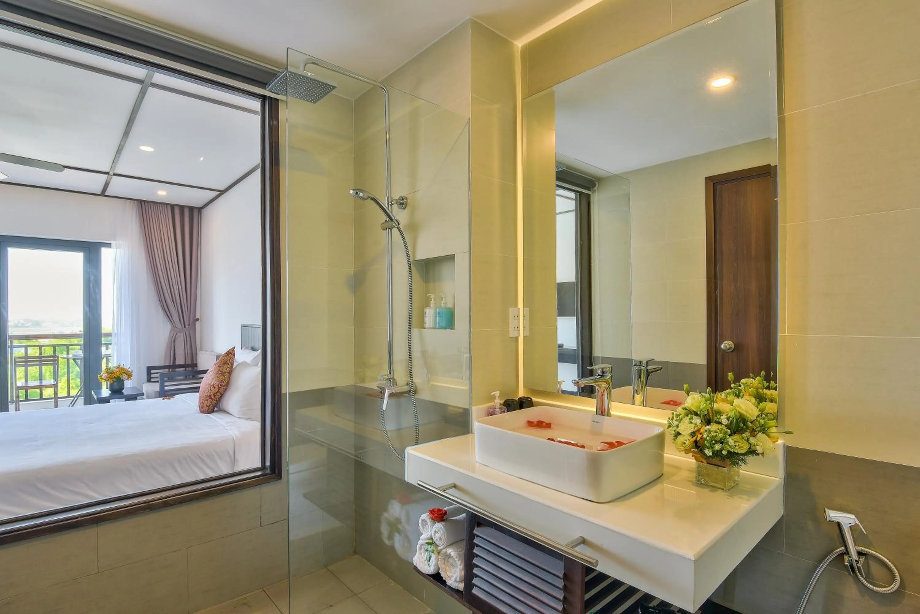 Bathroom, Bed in White Lotus Hotel Hoian