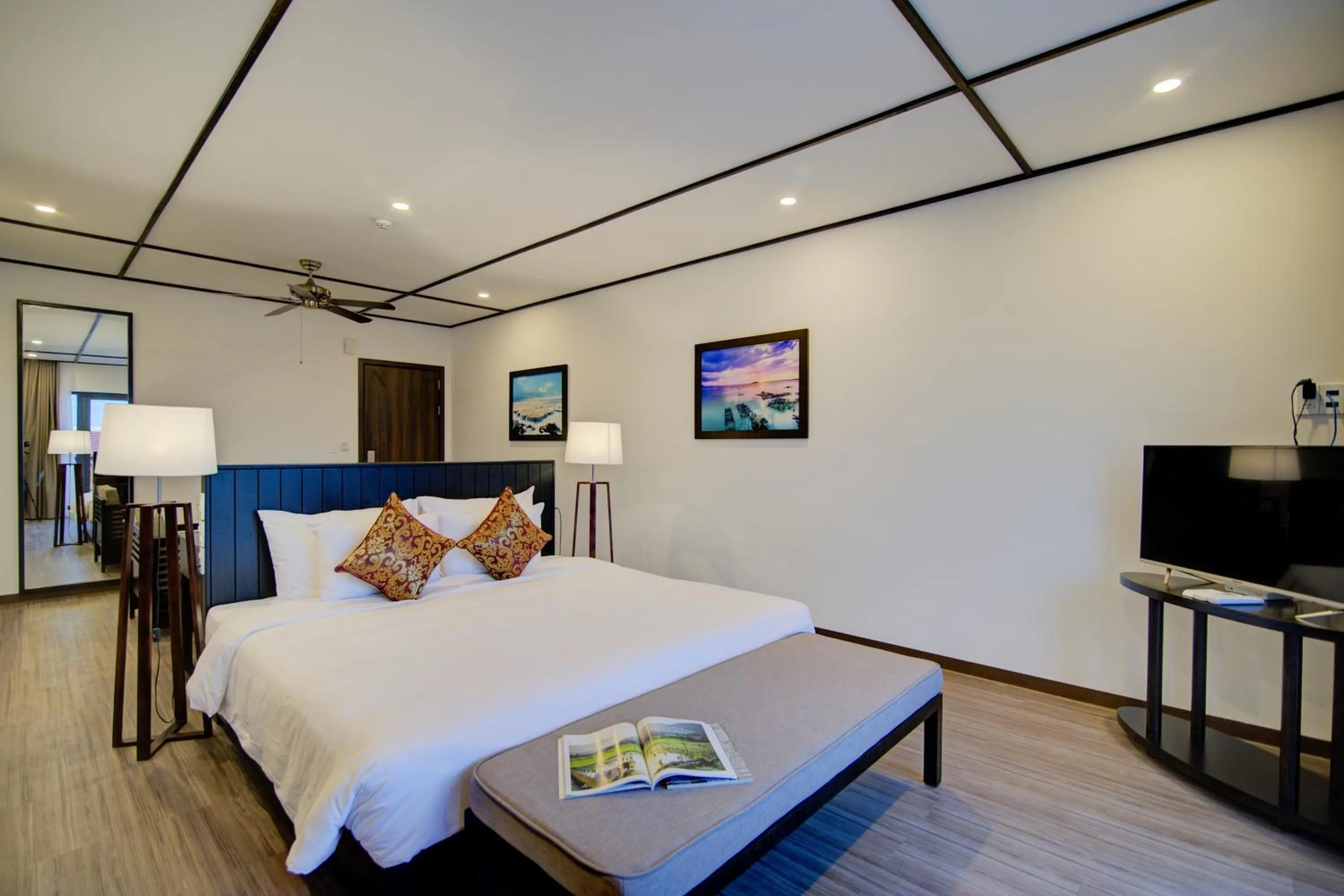 Property building, Bed in White Lotus Hotel Hoian