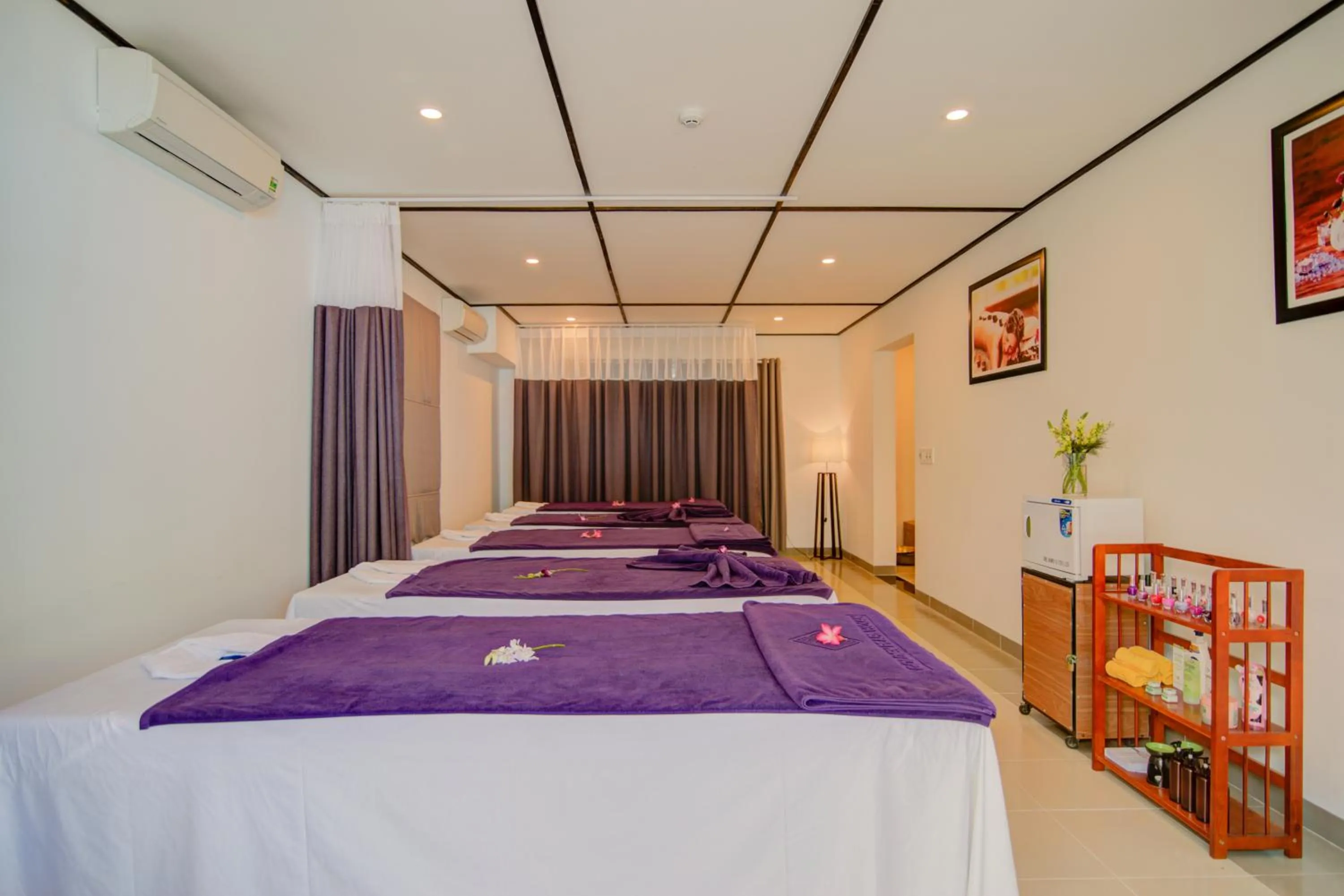 Property building, Bed in White Lotus Hotel Hoian