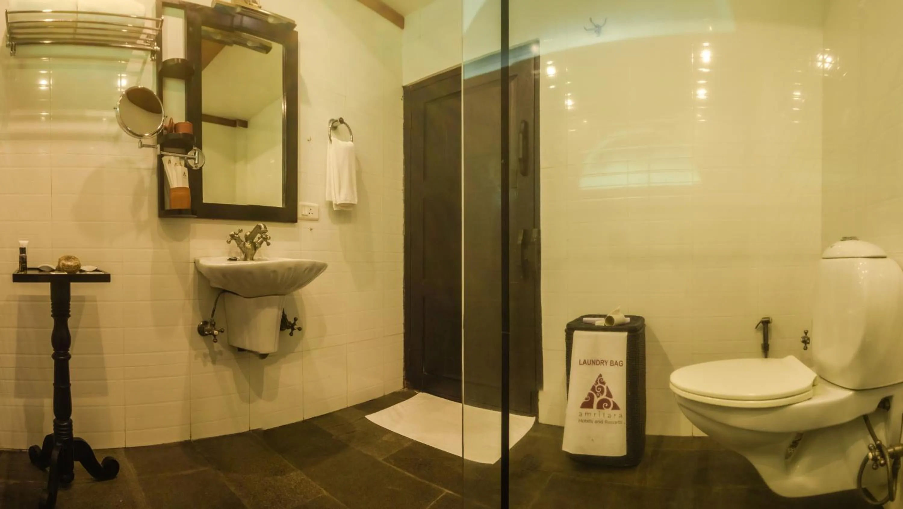 Toilet in Amritara Shalimar Spice Garden Resort & Spa