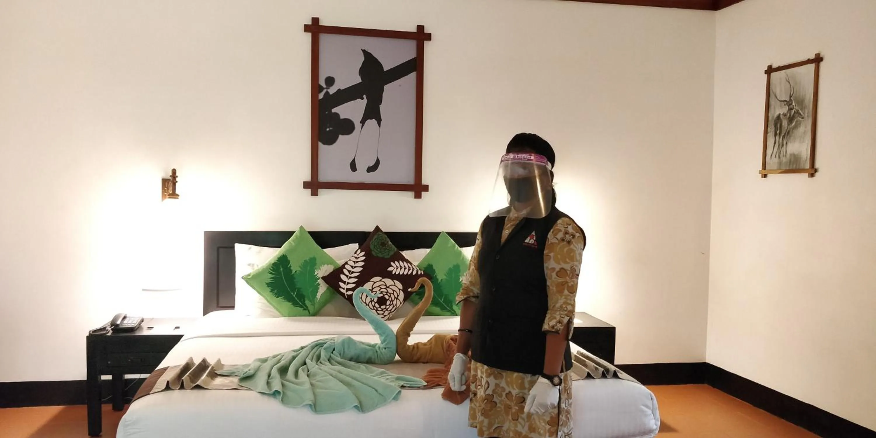 Staff, Bed in Amritara Shalimar Spice Garden Resort & Spa