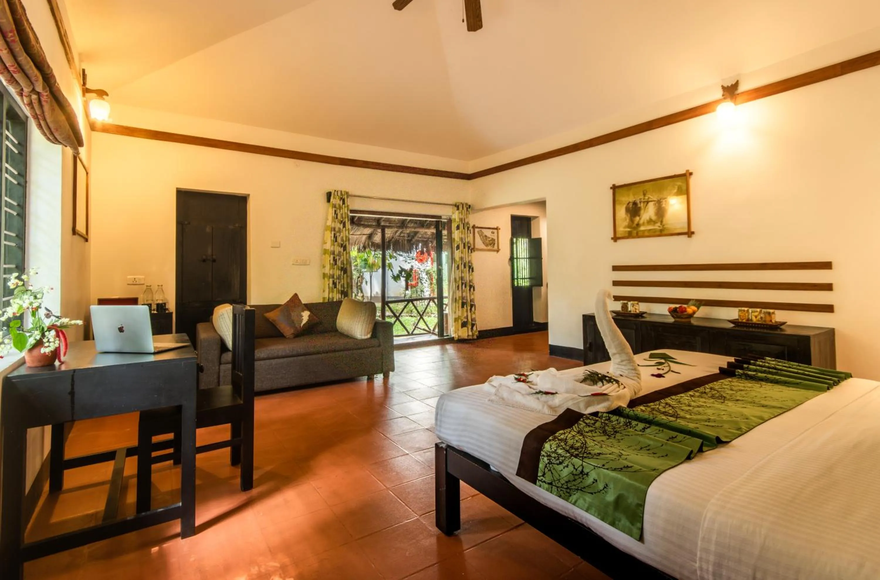 Bed in Amritara Shalimar Spice Garden Resort & Spa