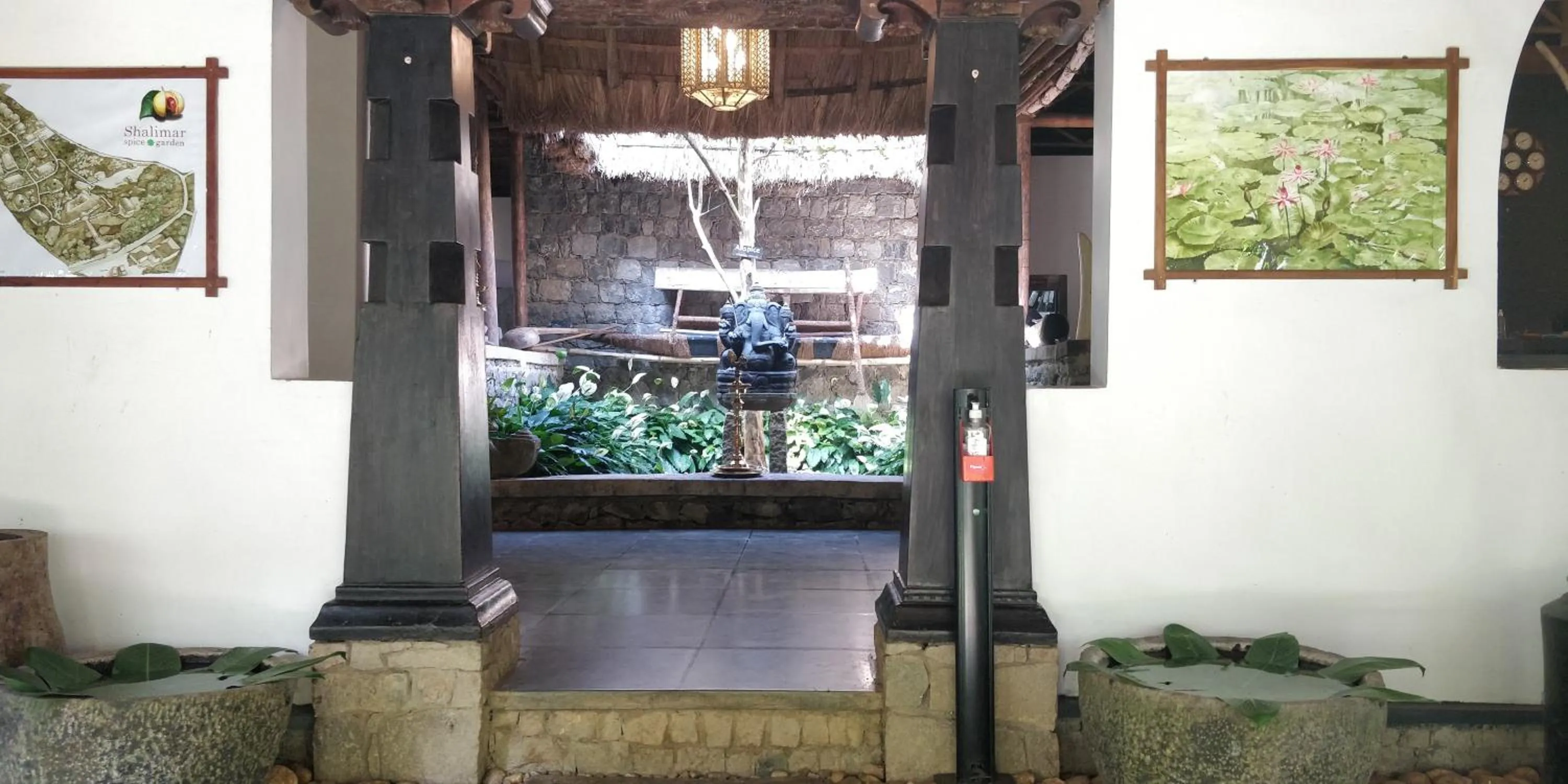 Facade/entrance in Amritara Shalimar Spice Garden Resort & Spa