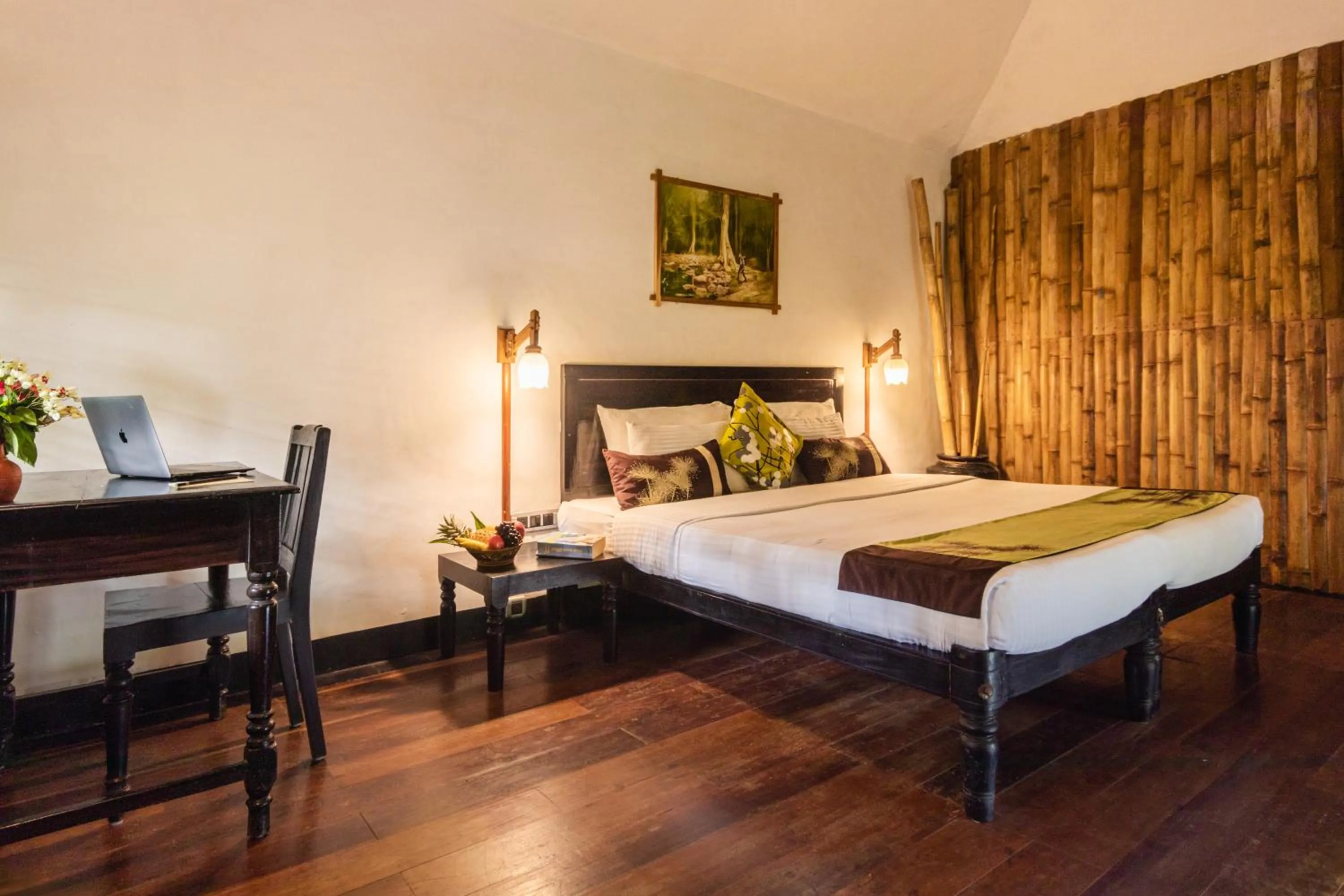 Bed in Amritara Shalimar Spice Garden Resort & Spa