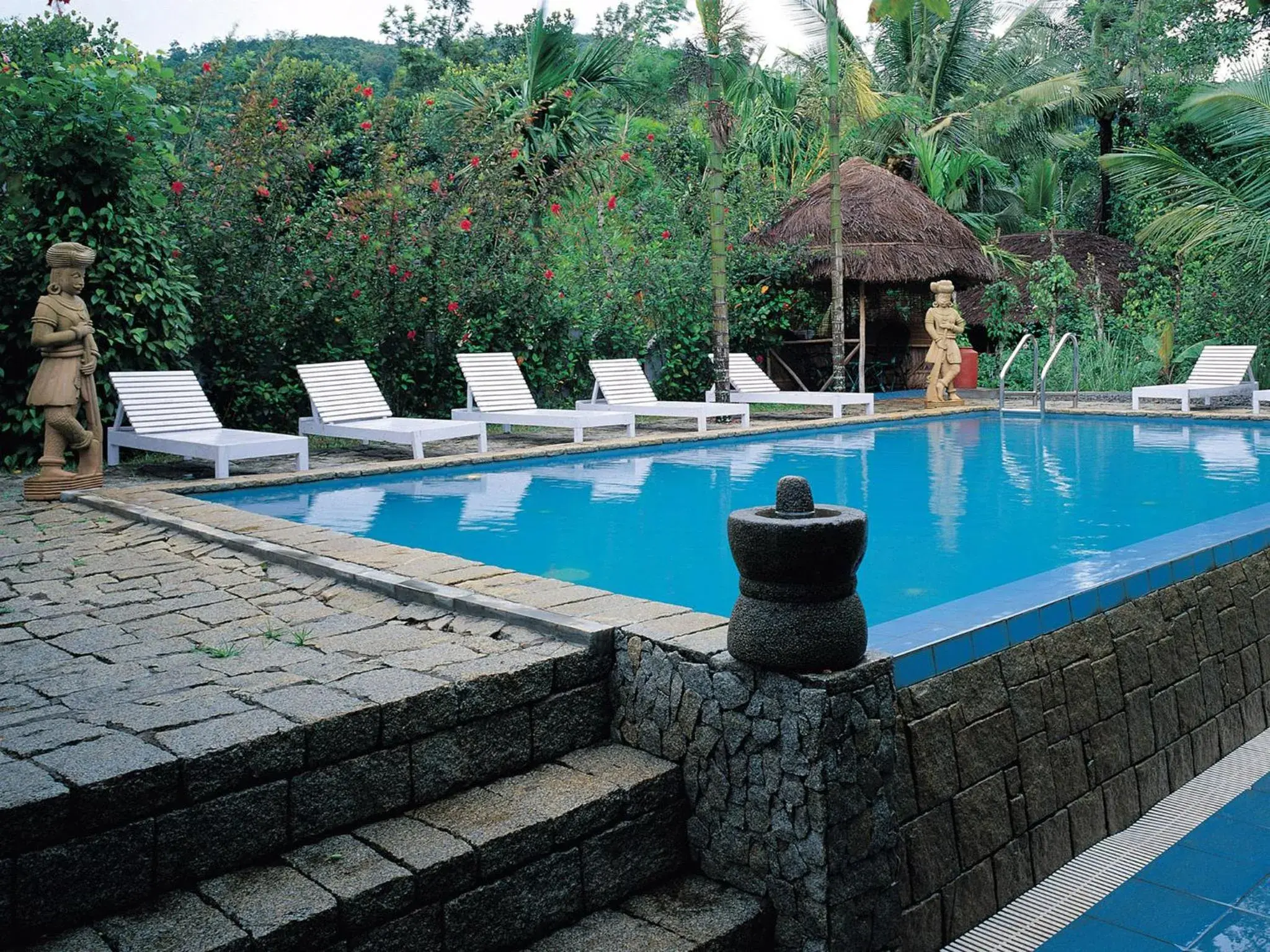 Swimming pool in Amritara Shalimar Spice Garden Resort & Spa Swimming pool in Amritara Shalimar Spice Garden Resort & Spa