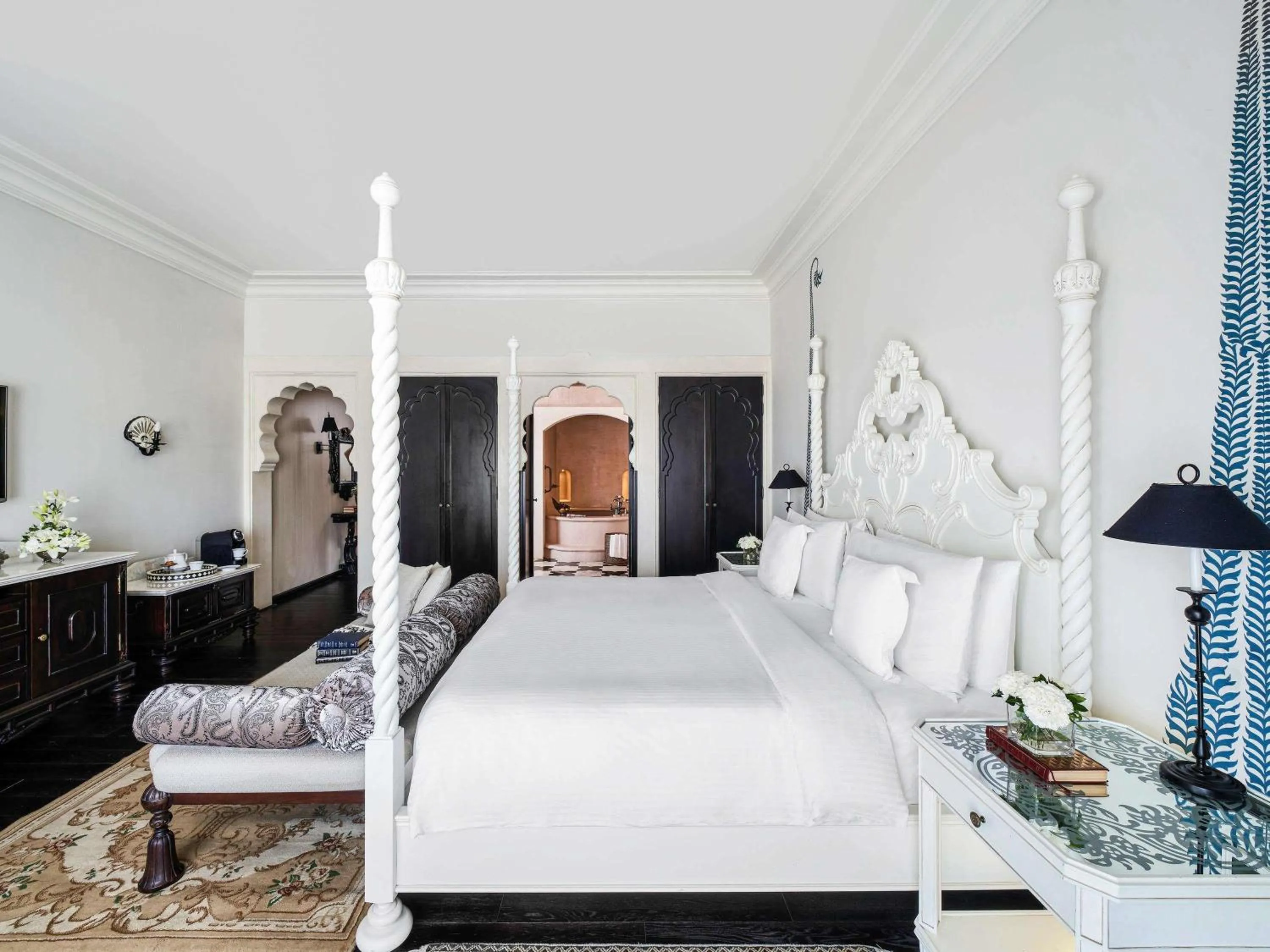 Bedroom, Bed in Fairmont Jaipur