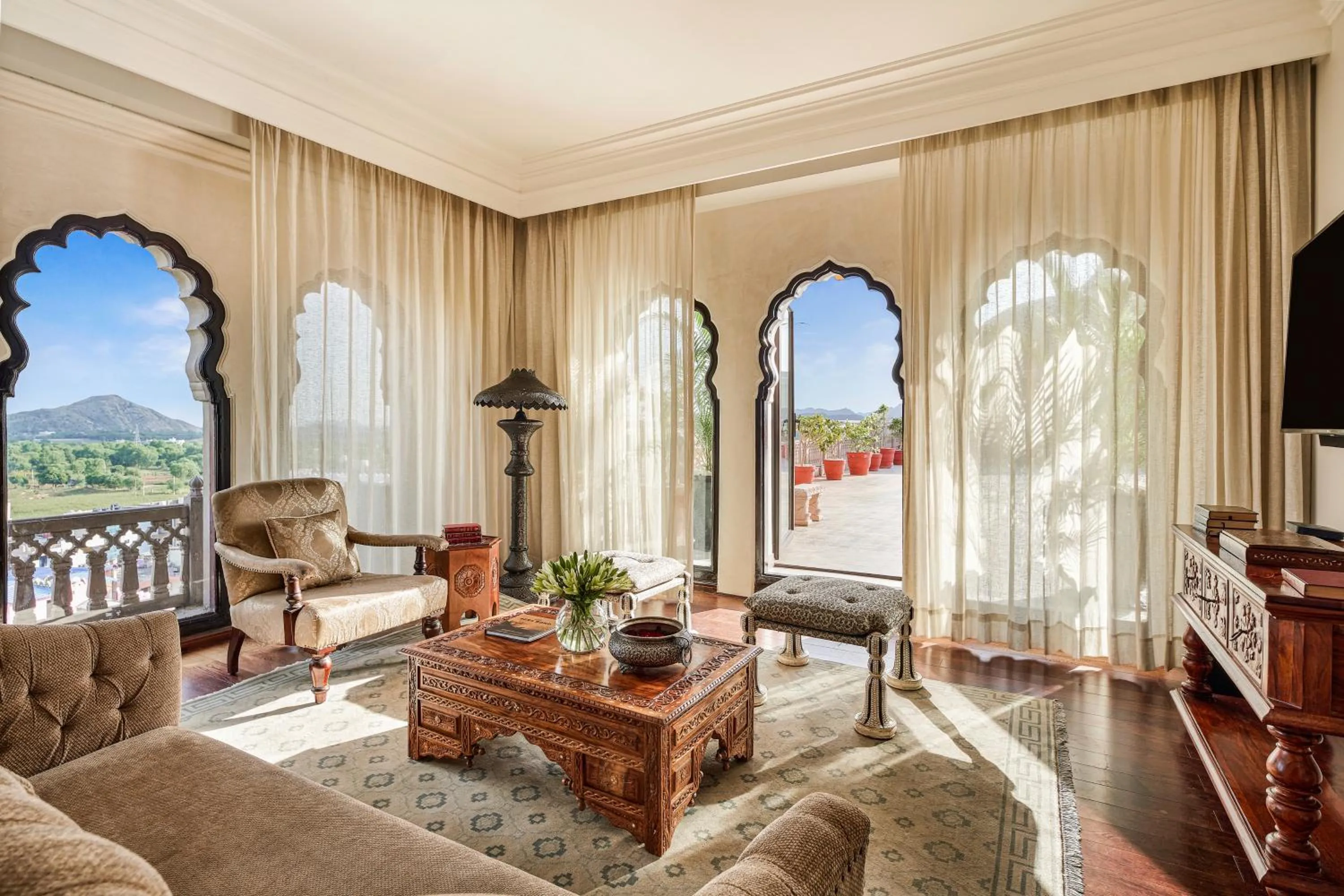 Living room in Fairmont Jaipur