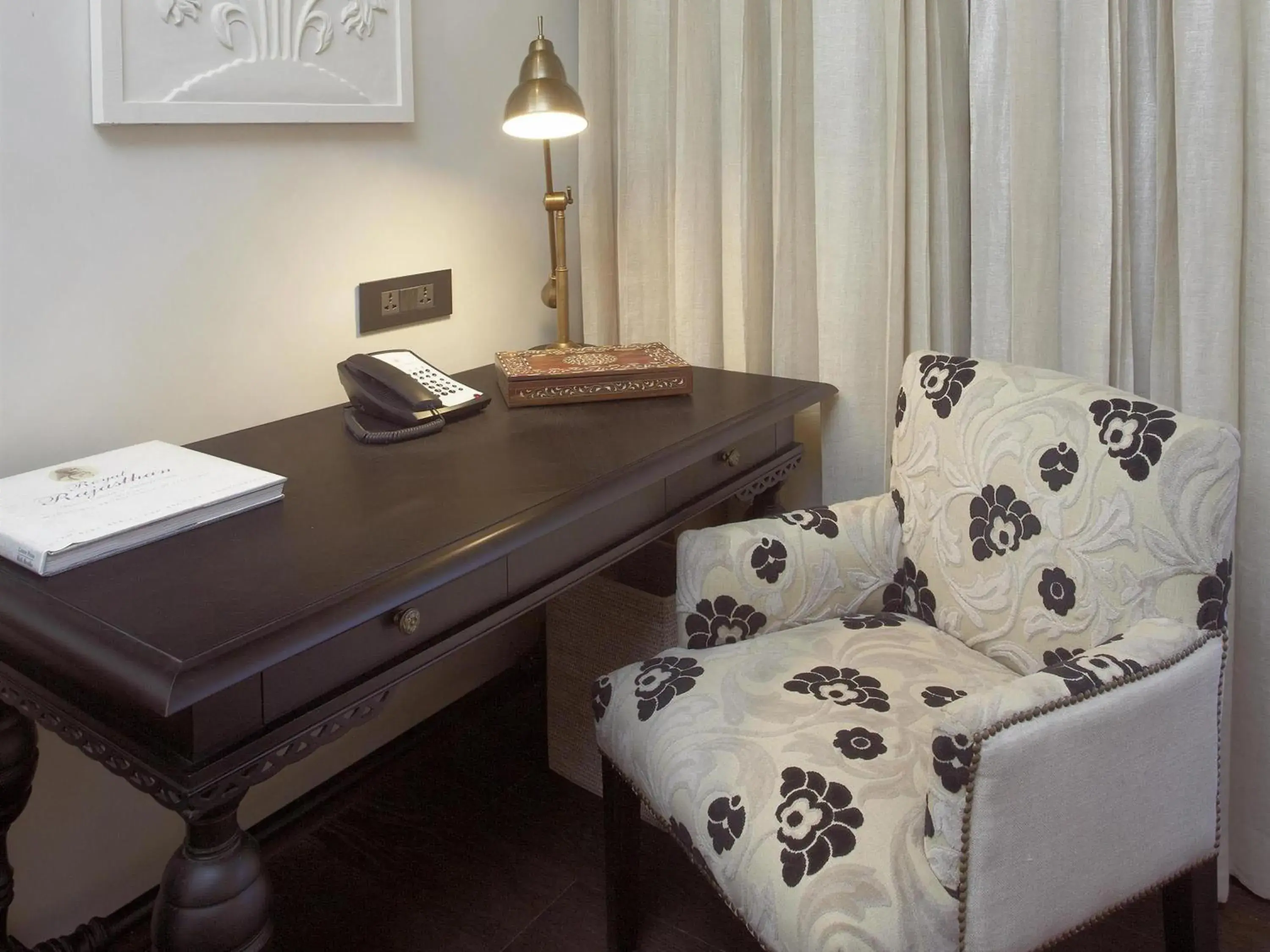 Bedroom in Fairmont Jaipur Bedroom in Fairmont Jaipur