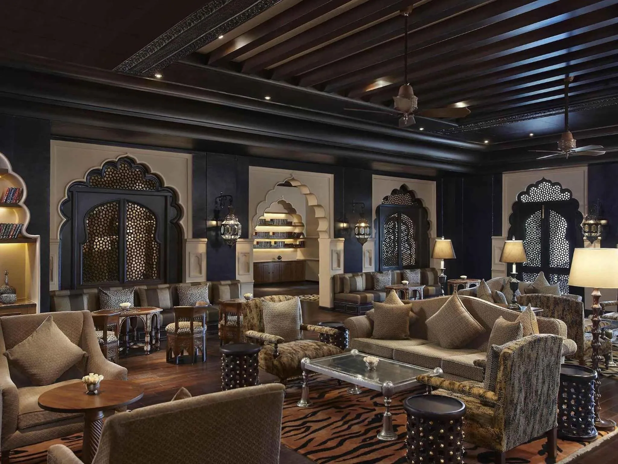 Lounge or bar in Fairmont Jaipur